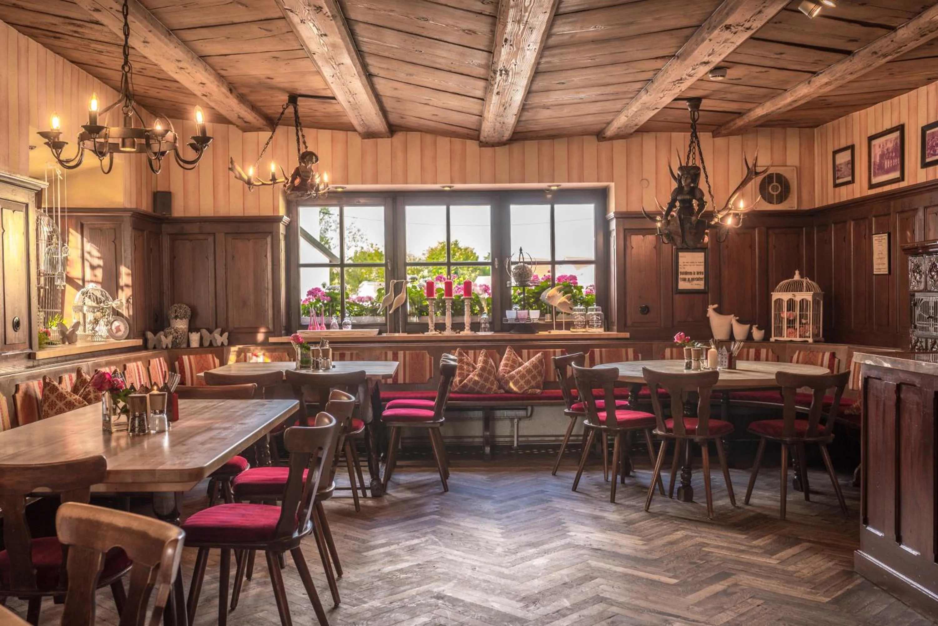 Restaurant/places to eat in Hotel Arthus