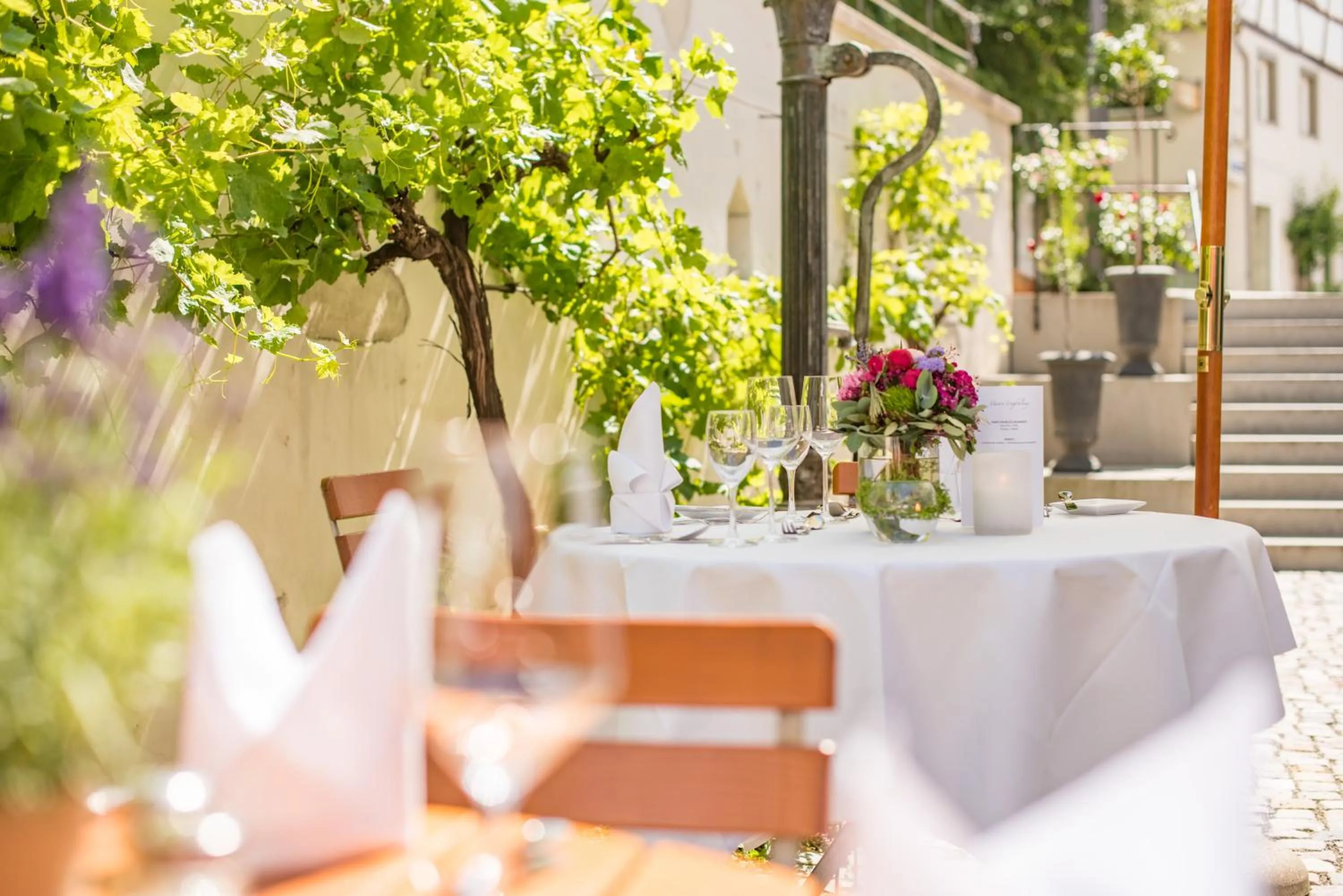 Restaurant/places to eat in Hotel Arthus