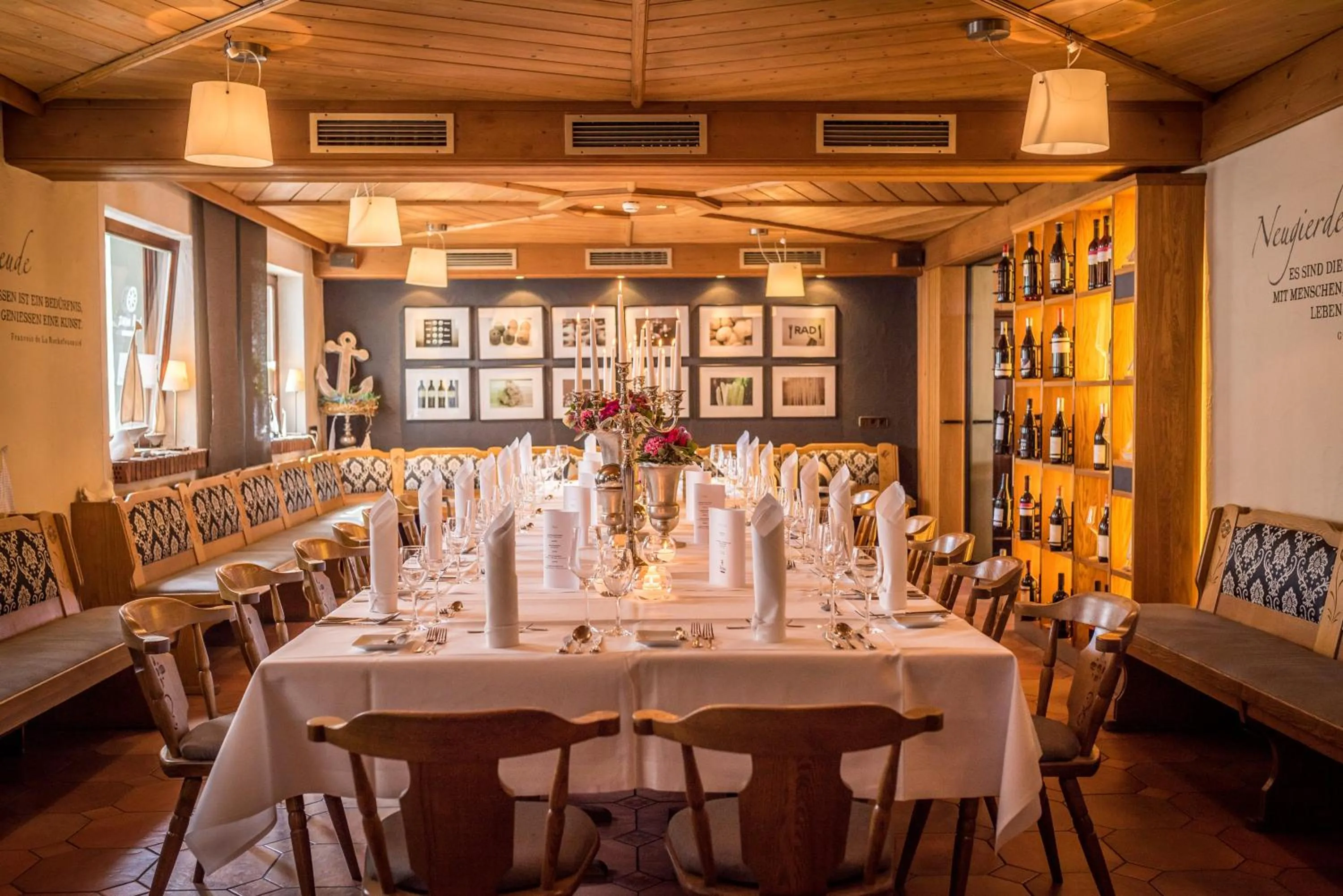 Restaurant/places to eat in Hotel Arthus