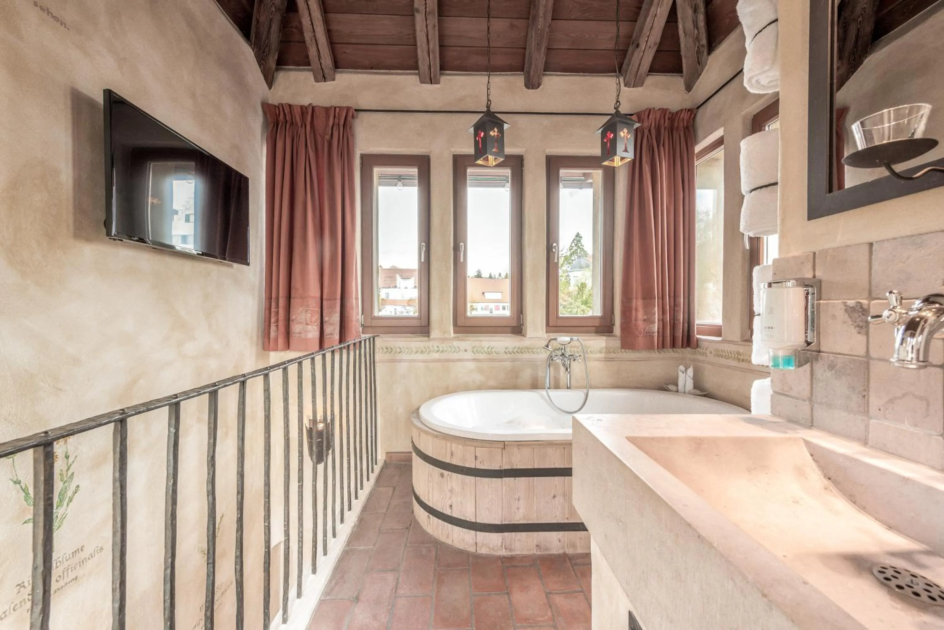 Hot Tub in Hotel Arthus