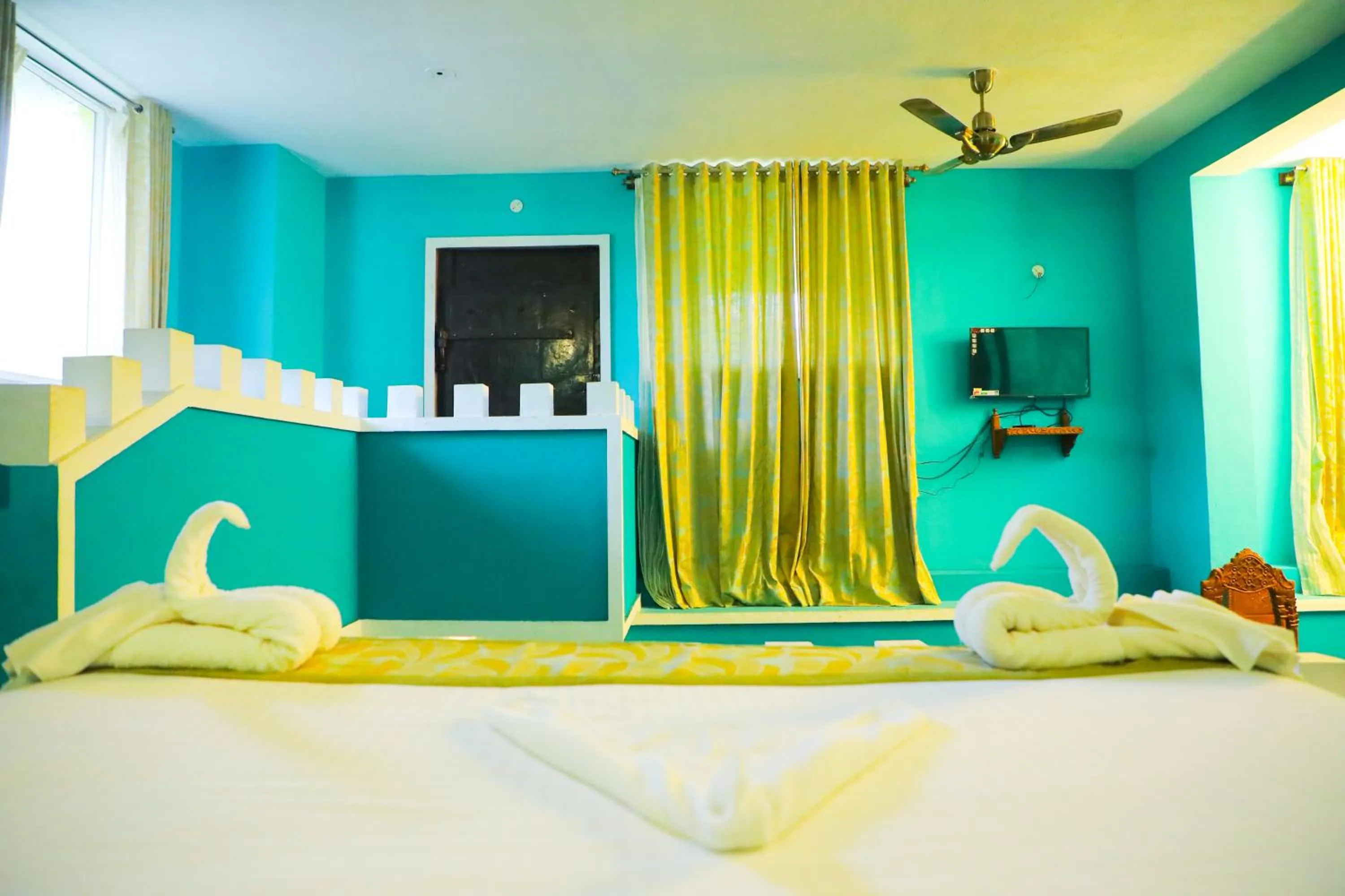 TV and multimedia, Bed in Hill Fort Hotel And Resorts Yelagiri Hills