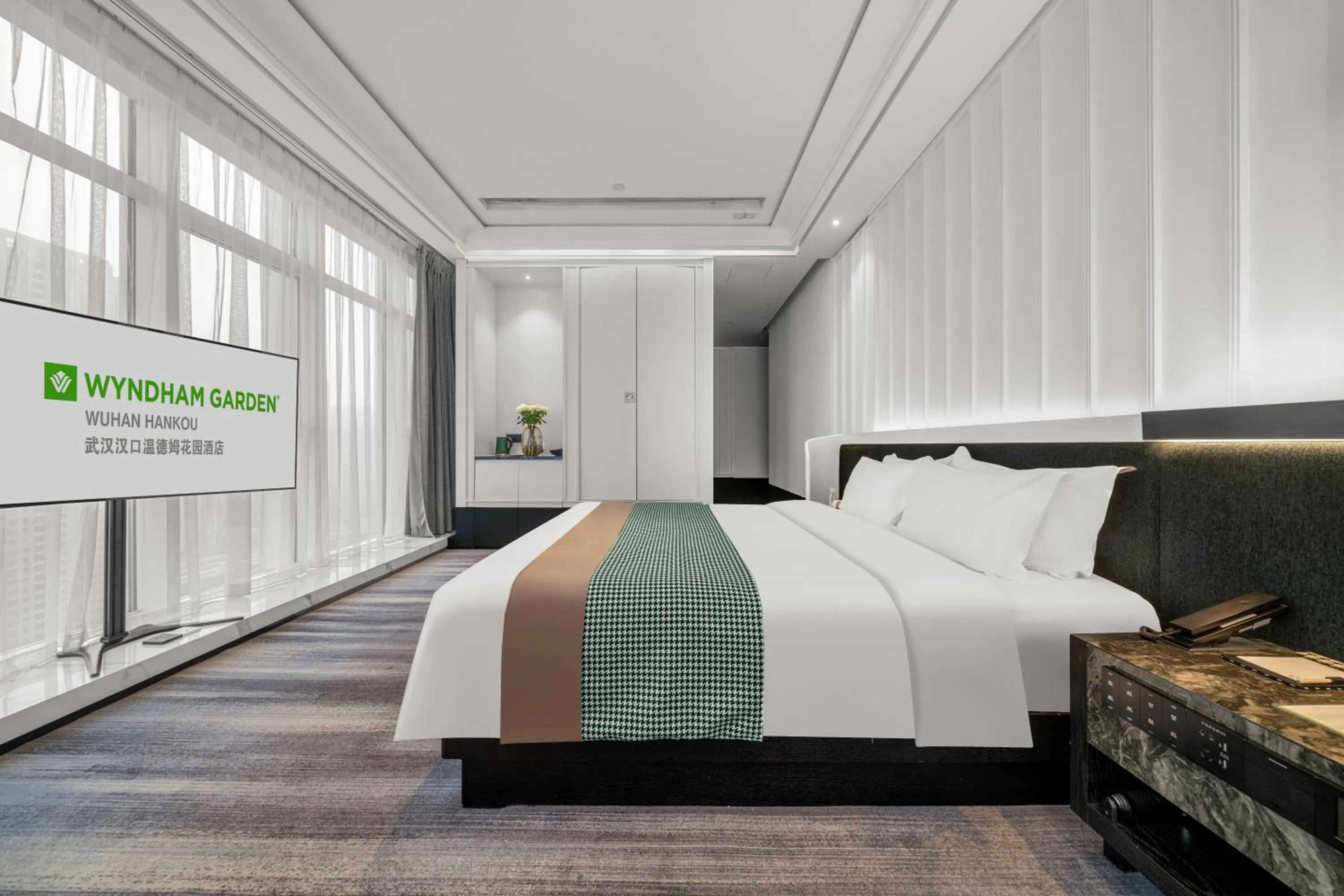 Bed in Wyndham Garden Wuhan Hankou