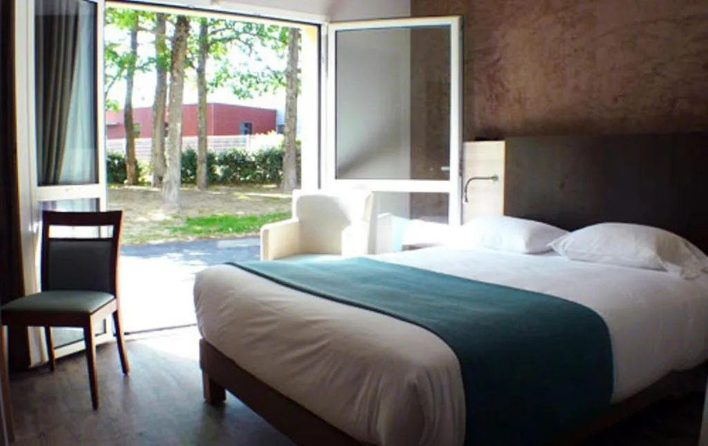 Bedroom, Bed in Hôtel de la Louée