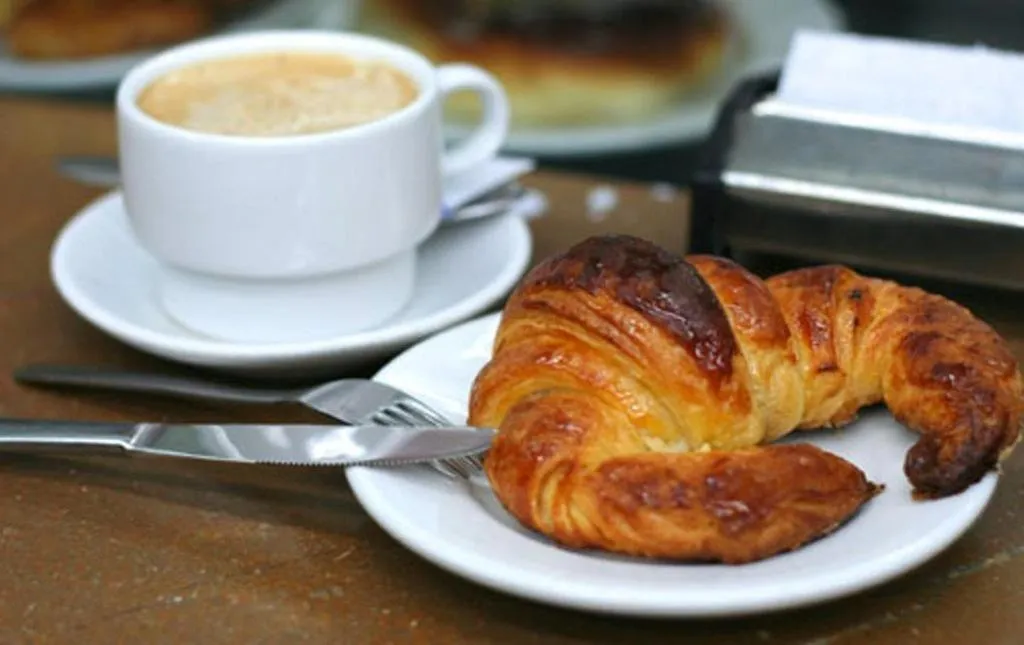 Continental breakfast in Hôtel de la Louée