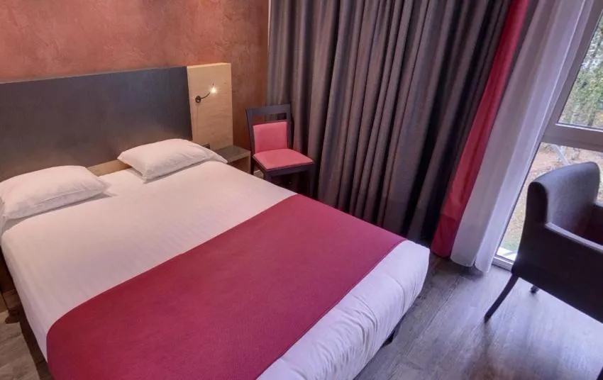 Bed in Hôtel de la Louée