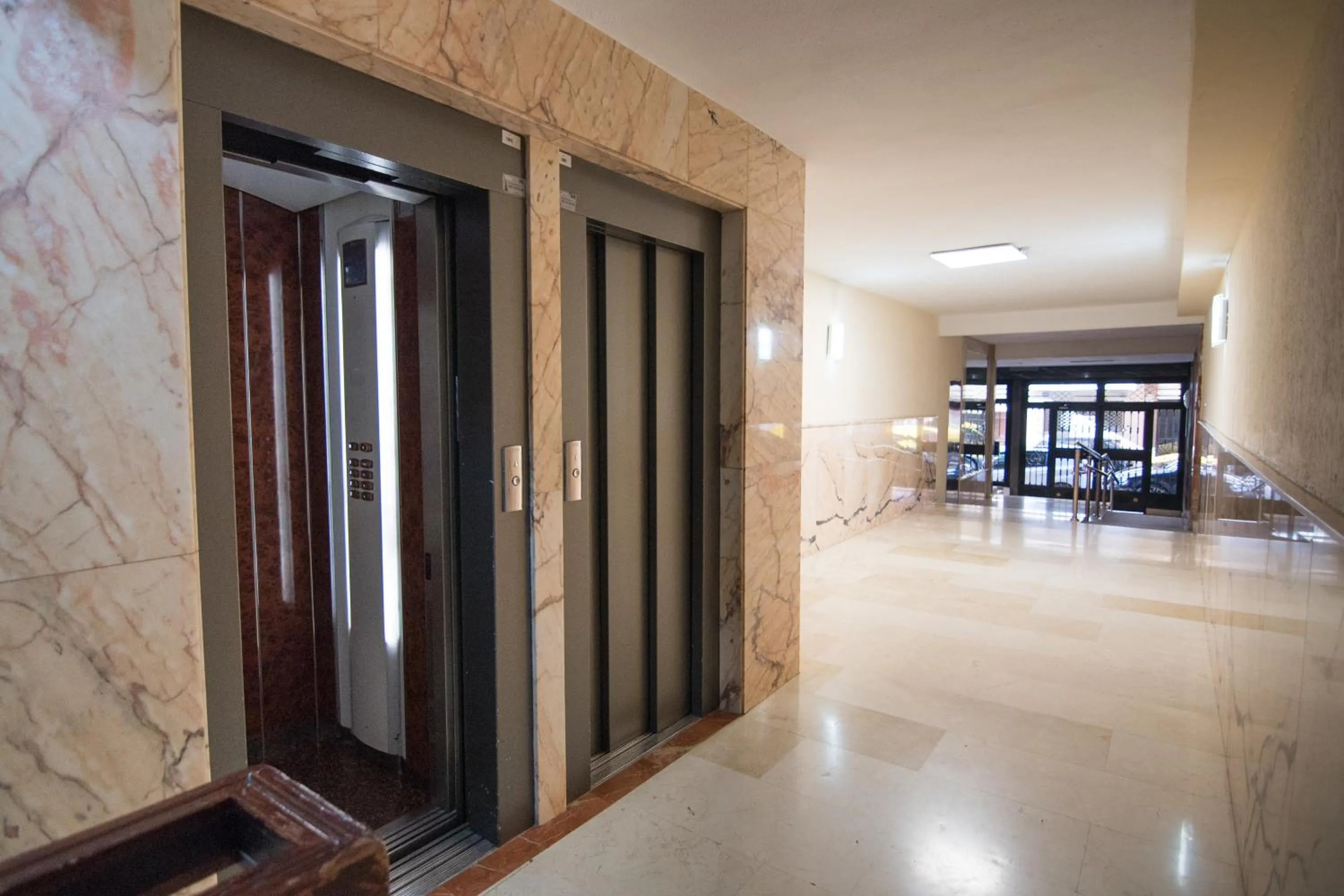 Facade/entrance in tuGuest Station 2 apartment