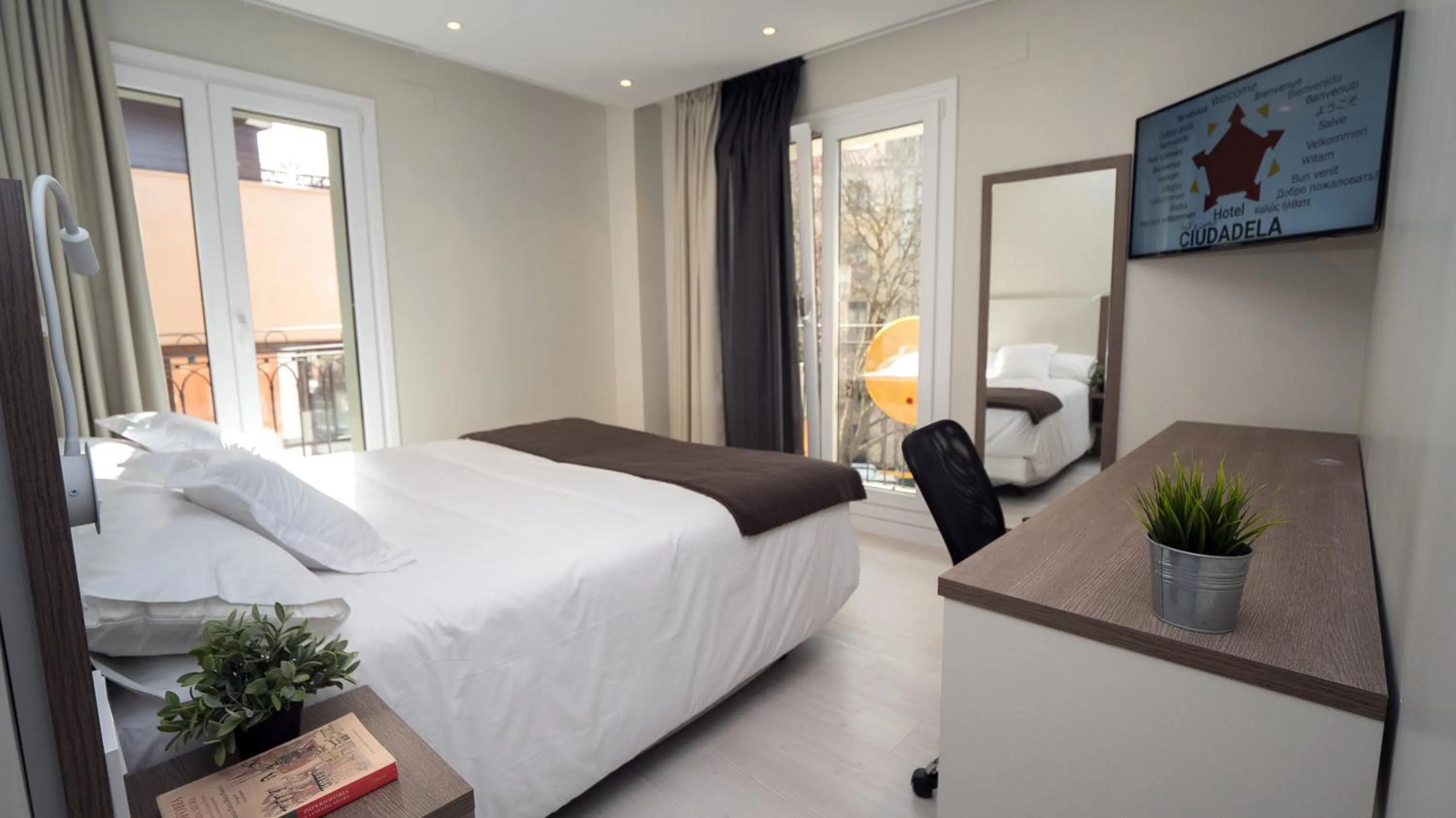 Photo of the whole room, Bed in Hotel Ciudadela Pamplona