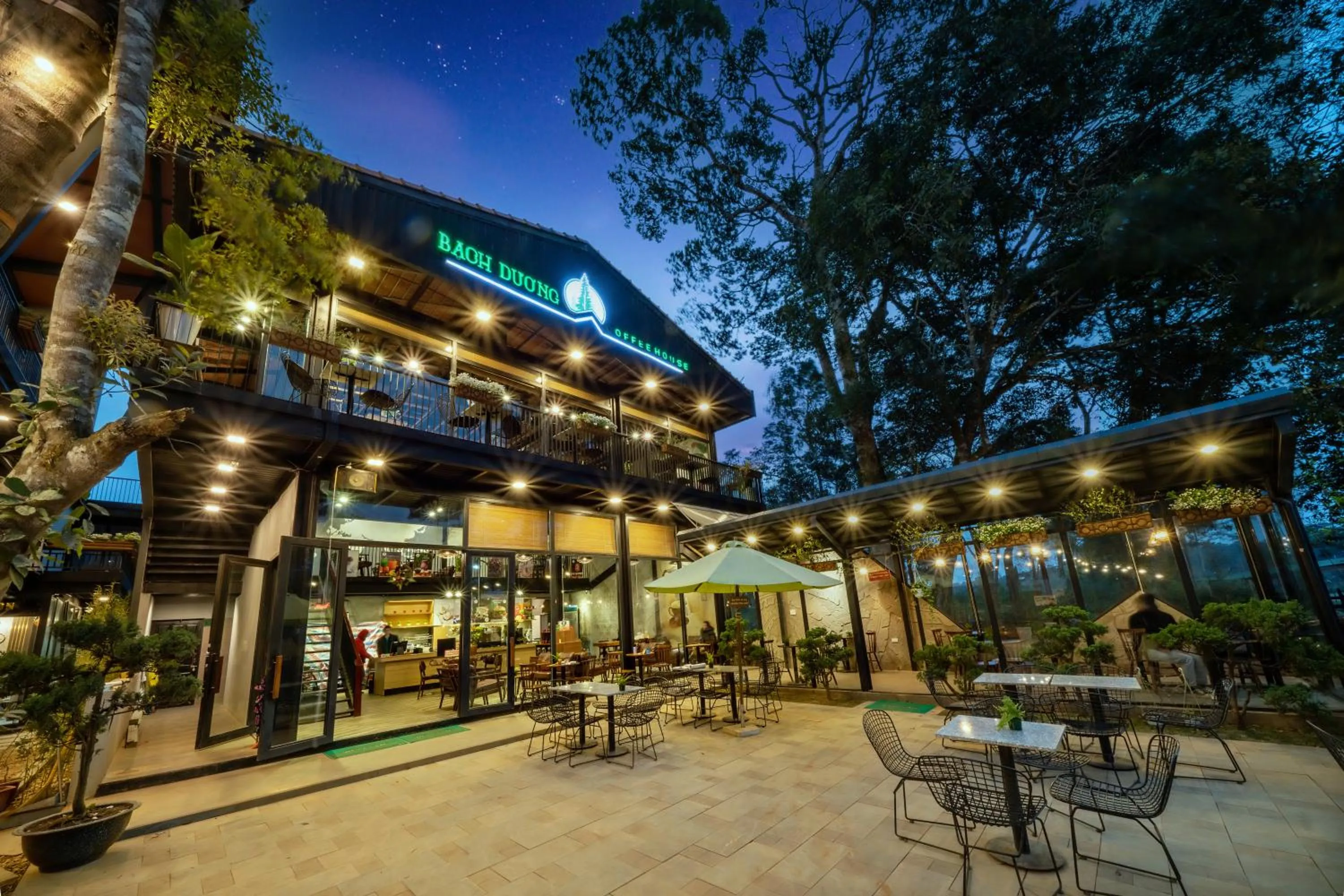 Patio in Bach Duong Hotel