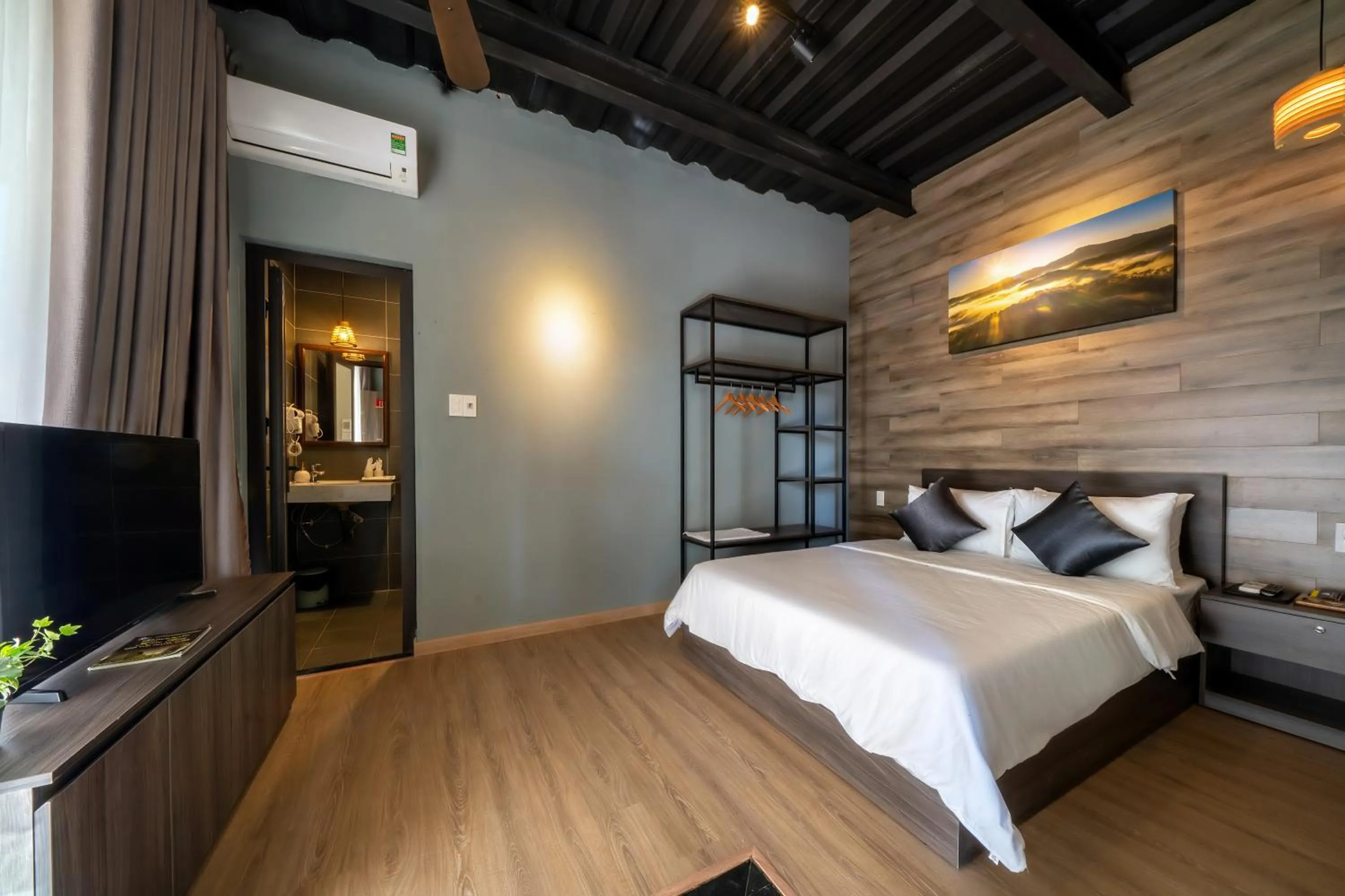 Photo of the whole room, Bed in Bach Duong Hotel