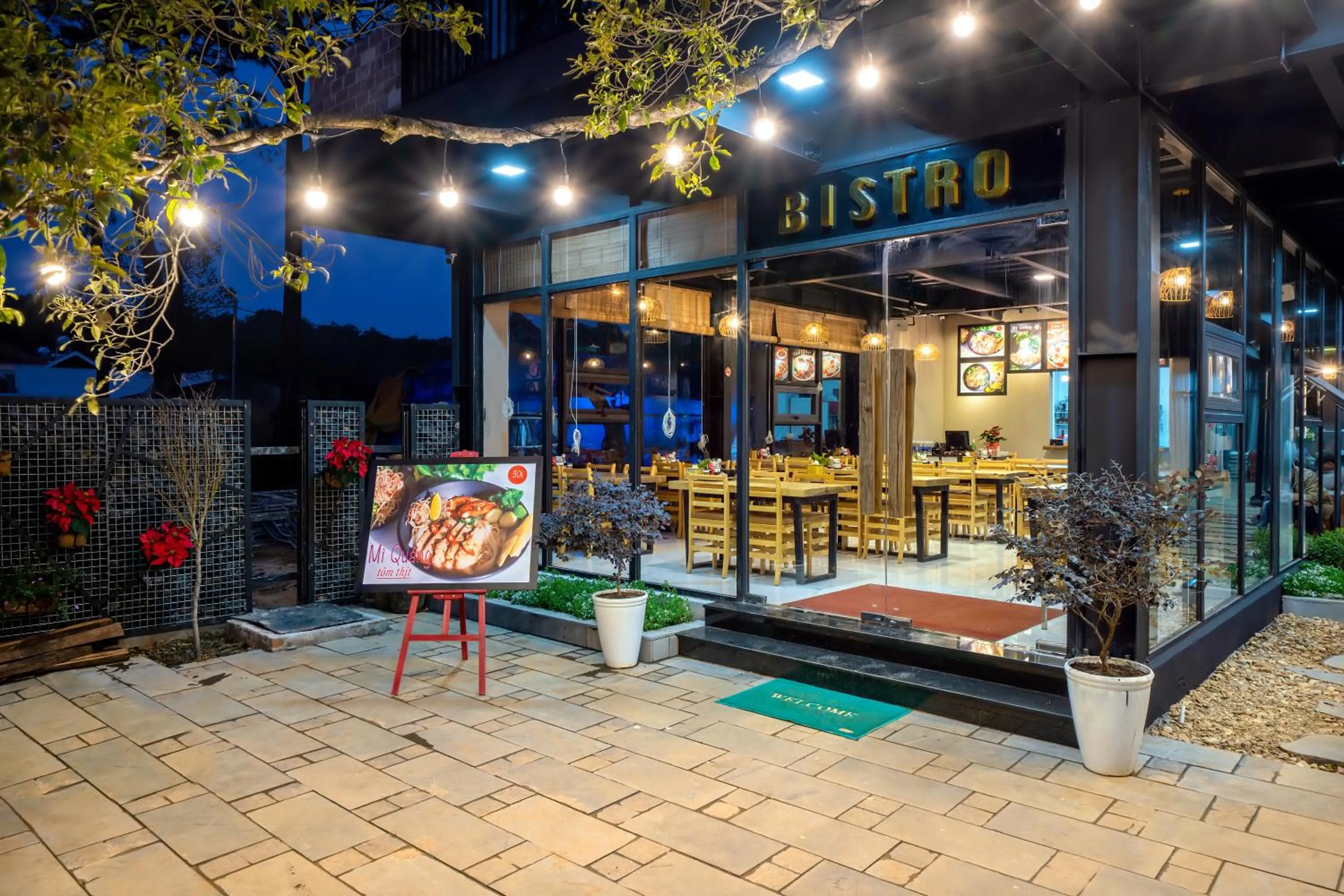 Restaurant/places to eat in Bach Duong Hotel