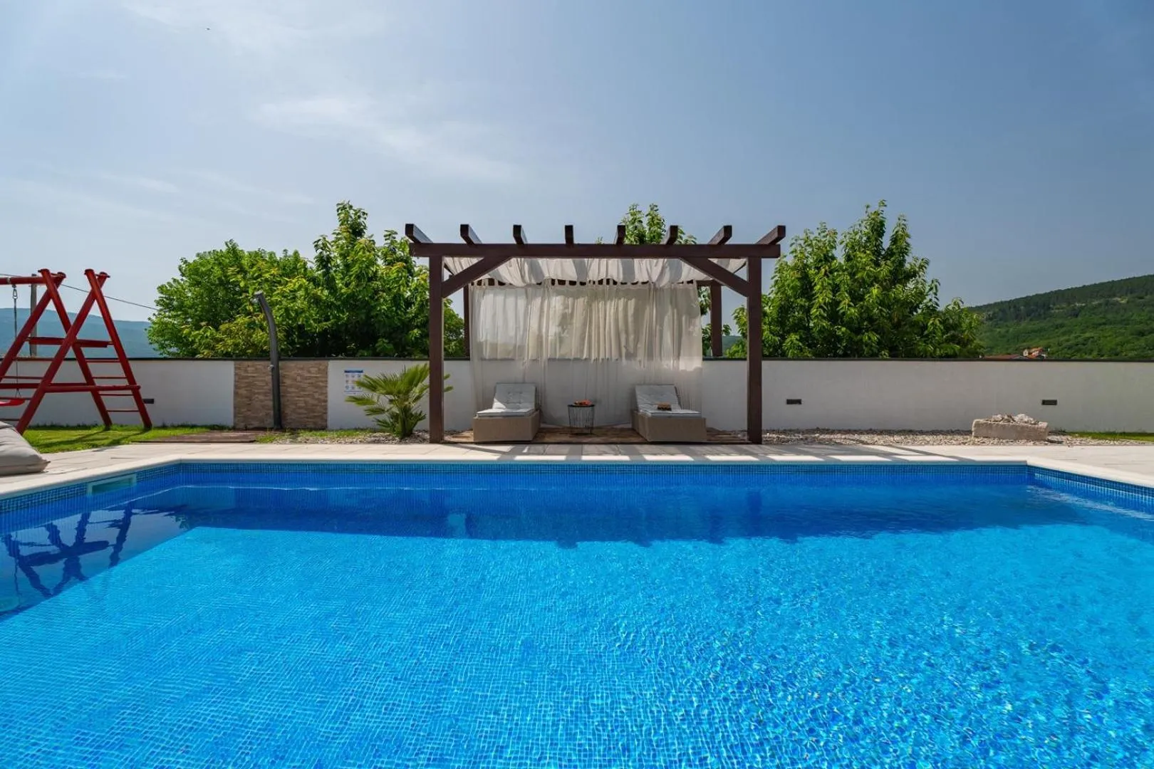 Villa Anja is a 4 bedroom villa with a 32 sqm heated pool near Imotski