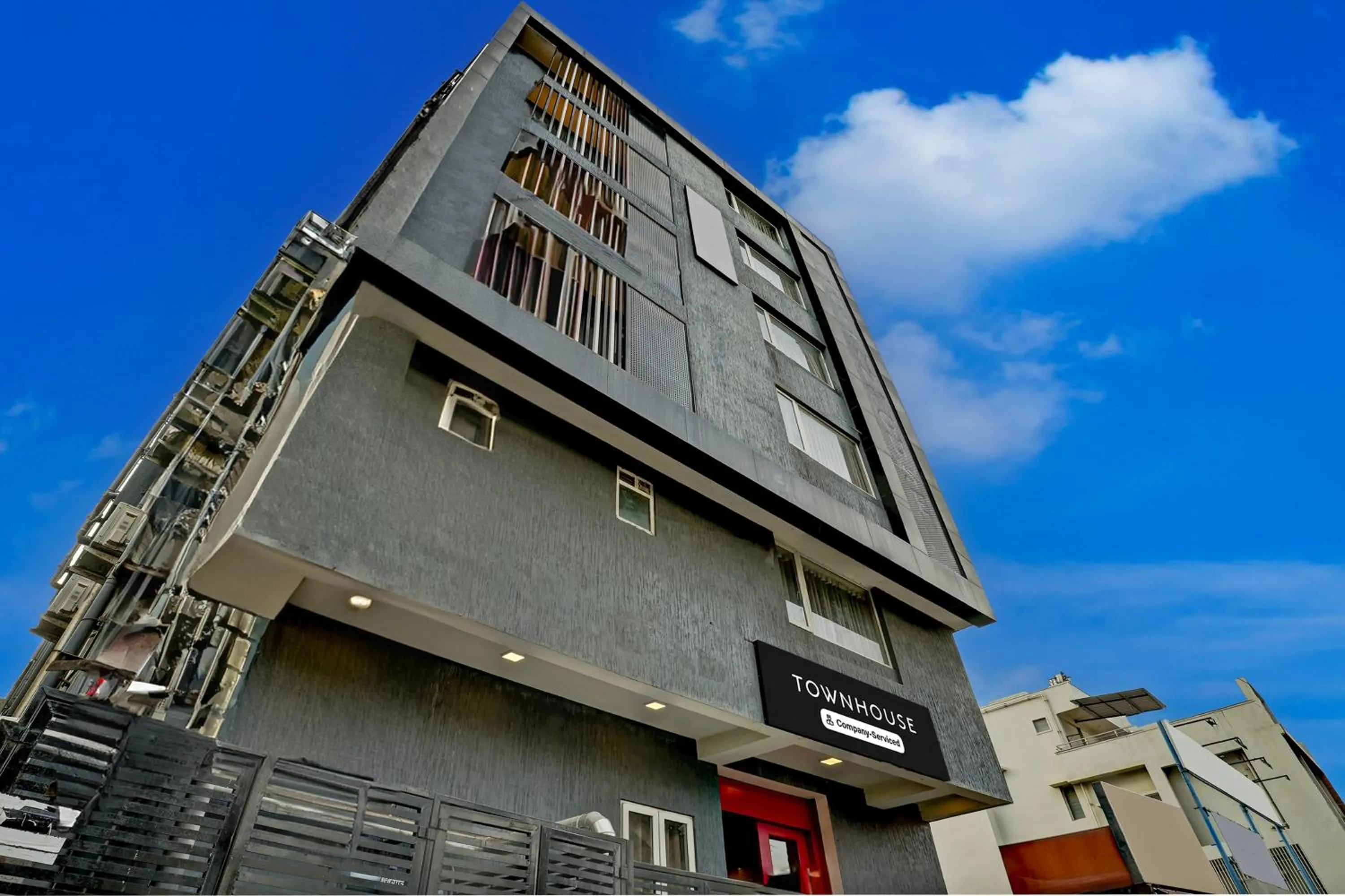 Facade/entrance in Super Townhouse Ulsoor Near Halasuru Metro Station