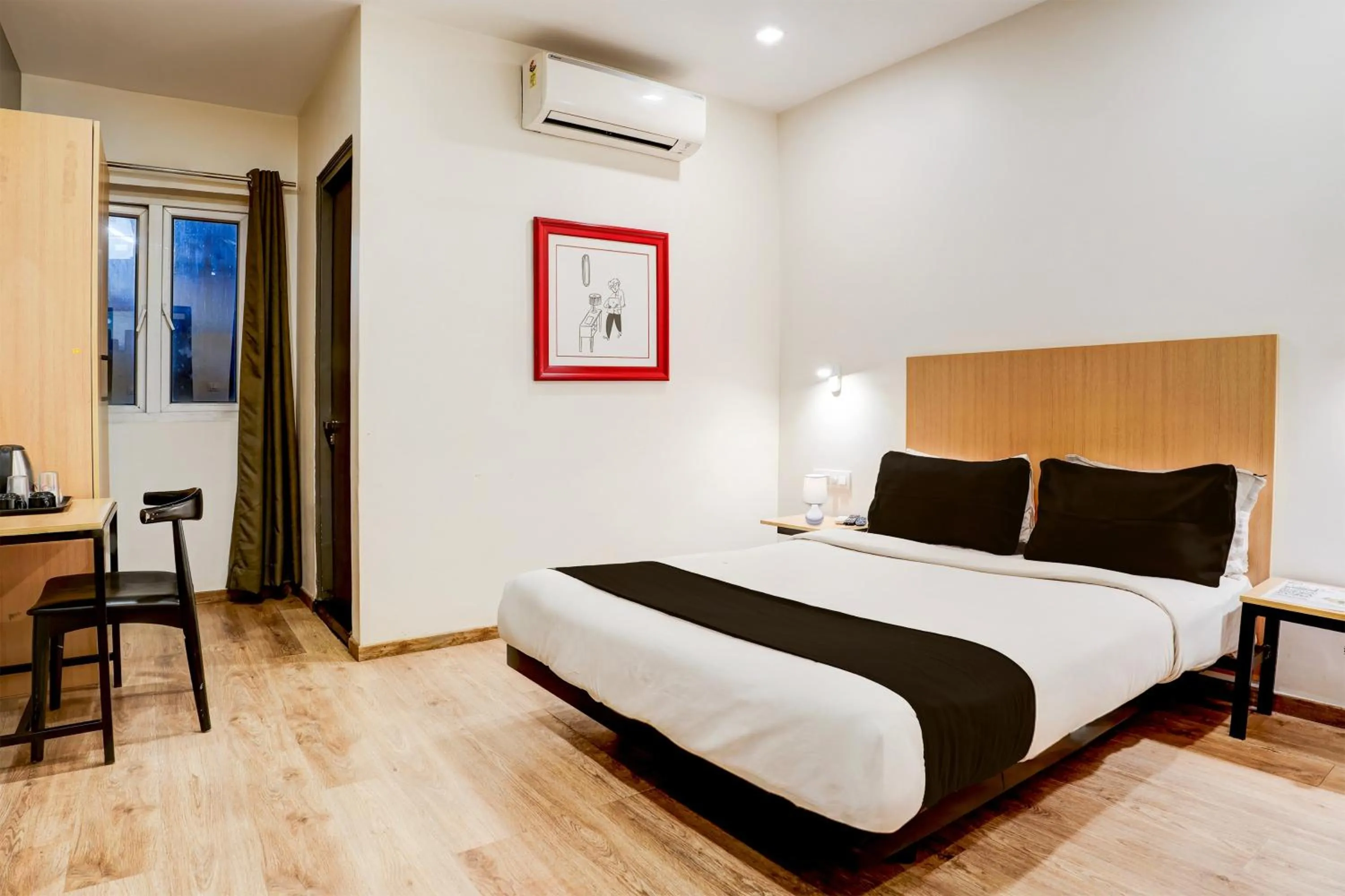 Bedroom, Bed in Super Townhouse Ulsoor Near Halasuru Metro Station