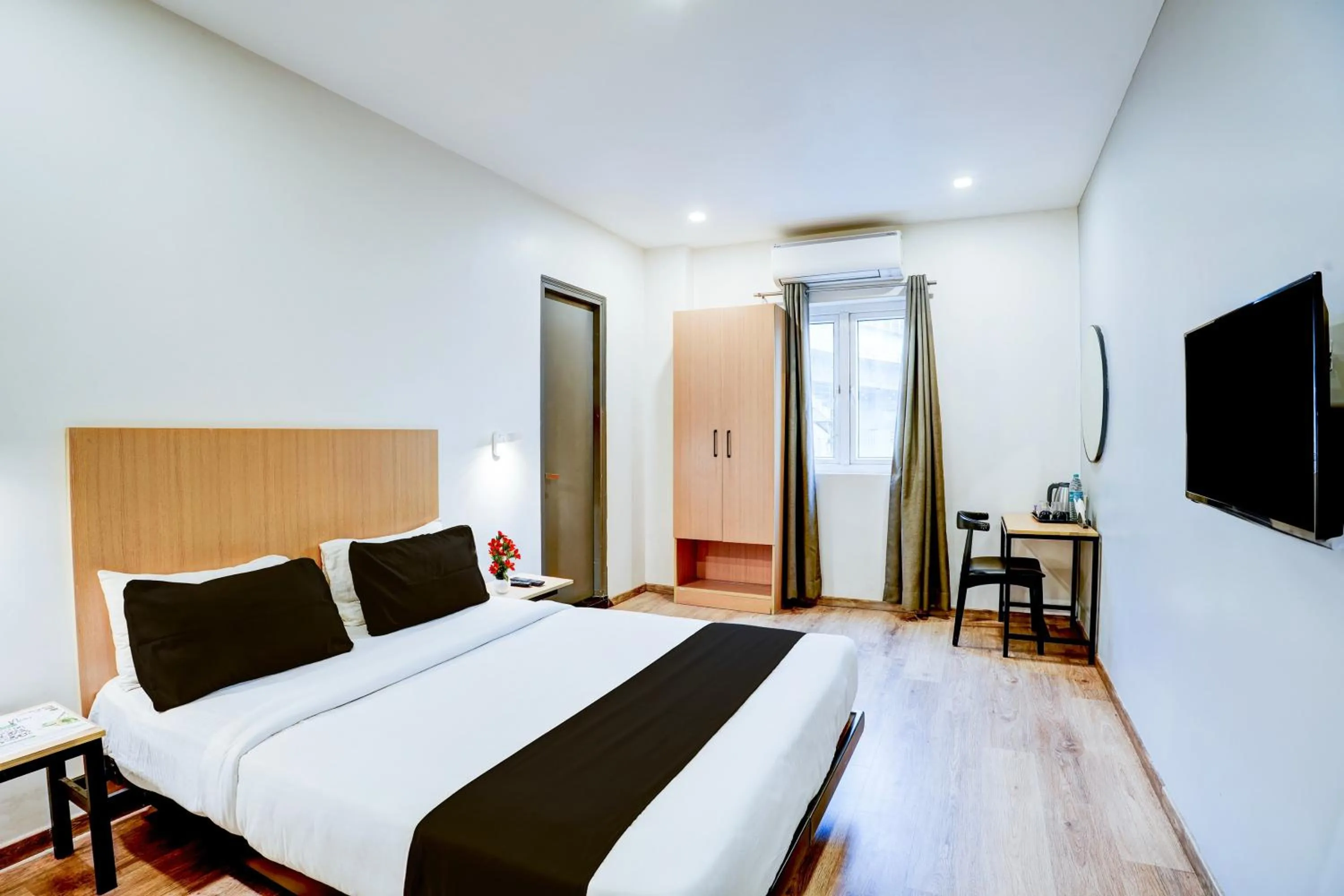 Bedroom, Bed in Super Townhouse Ulsoor Near Halasuru Metro Station