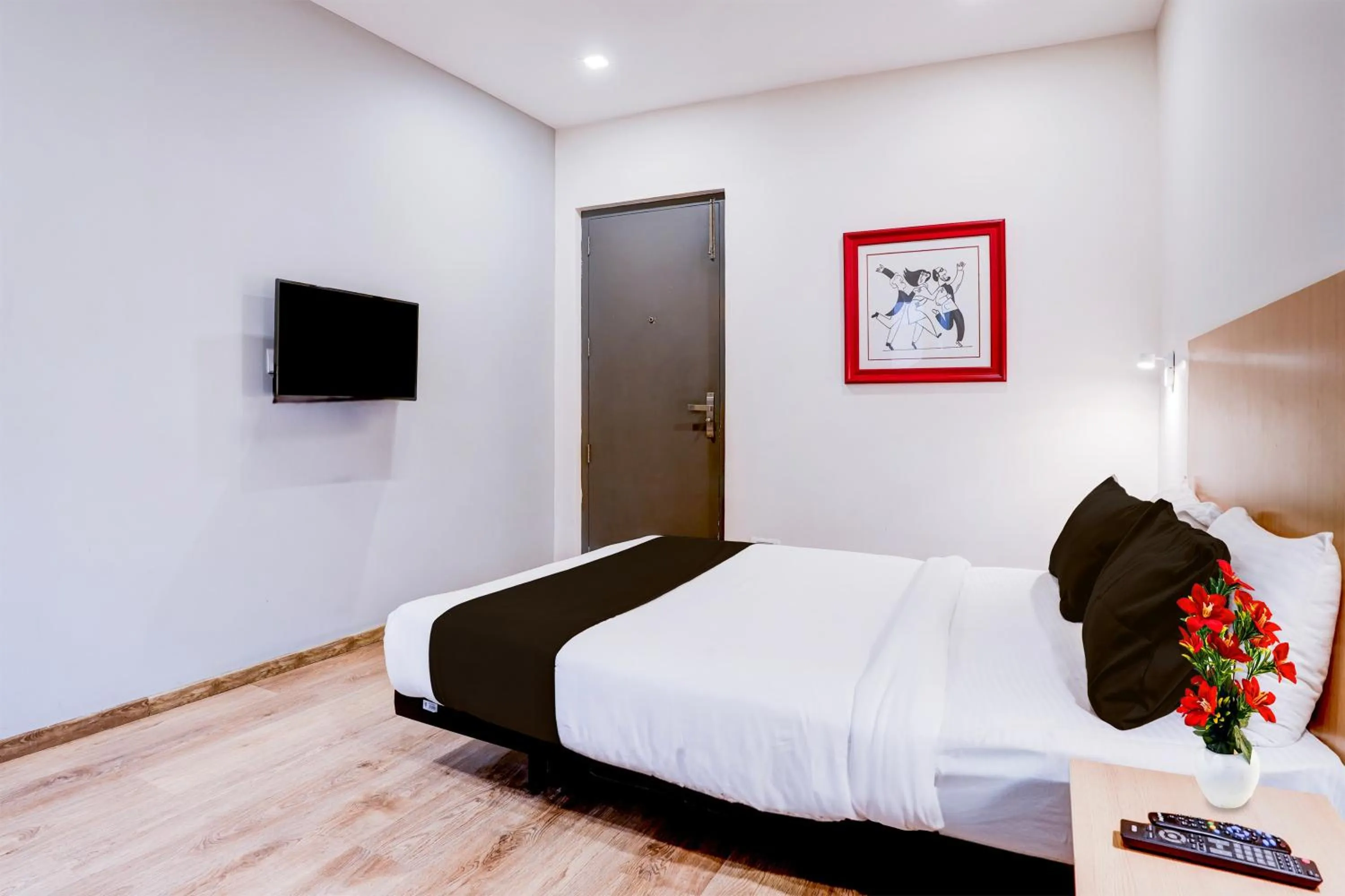 Bedroom, Bed in Super Townhouse Ulsoor Near Halasuru Metro Station