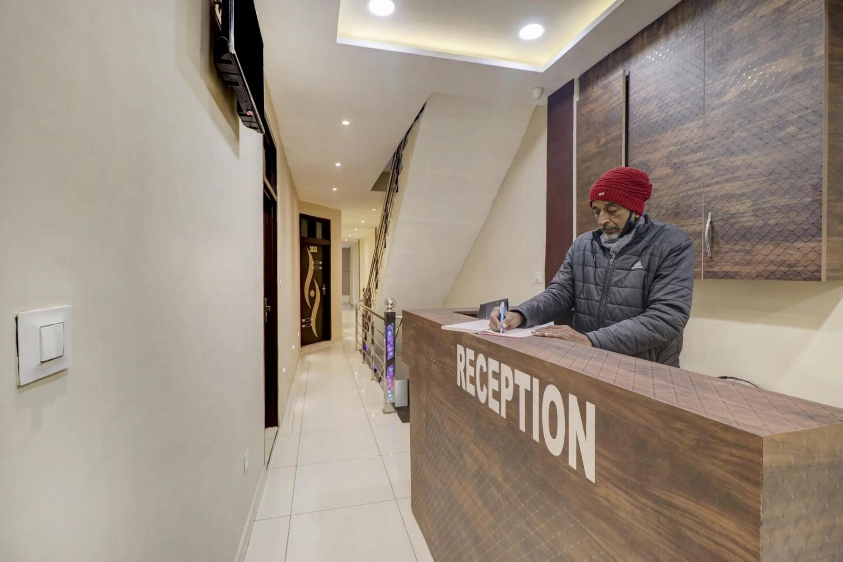 Lobby or reception in OYO Flagship 77562 Hotel Kabir
