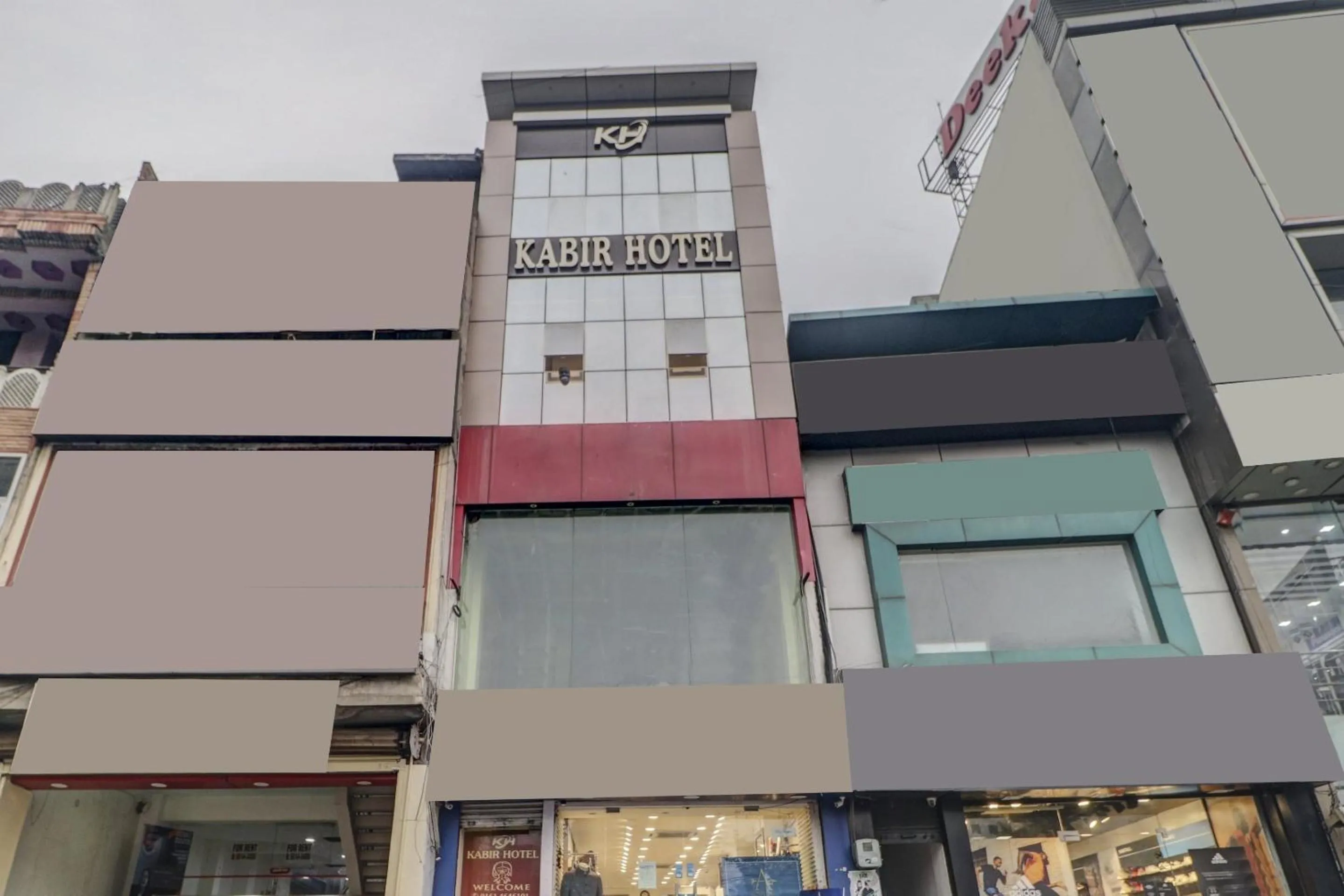 Facade/entrance in OYO Flagship 77562 Hotel Kabir