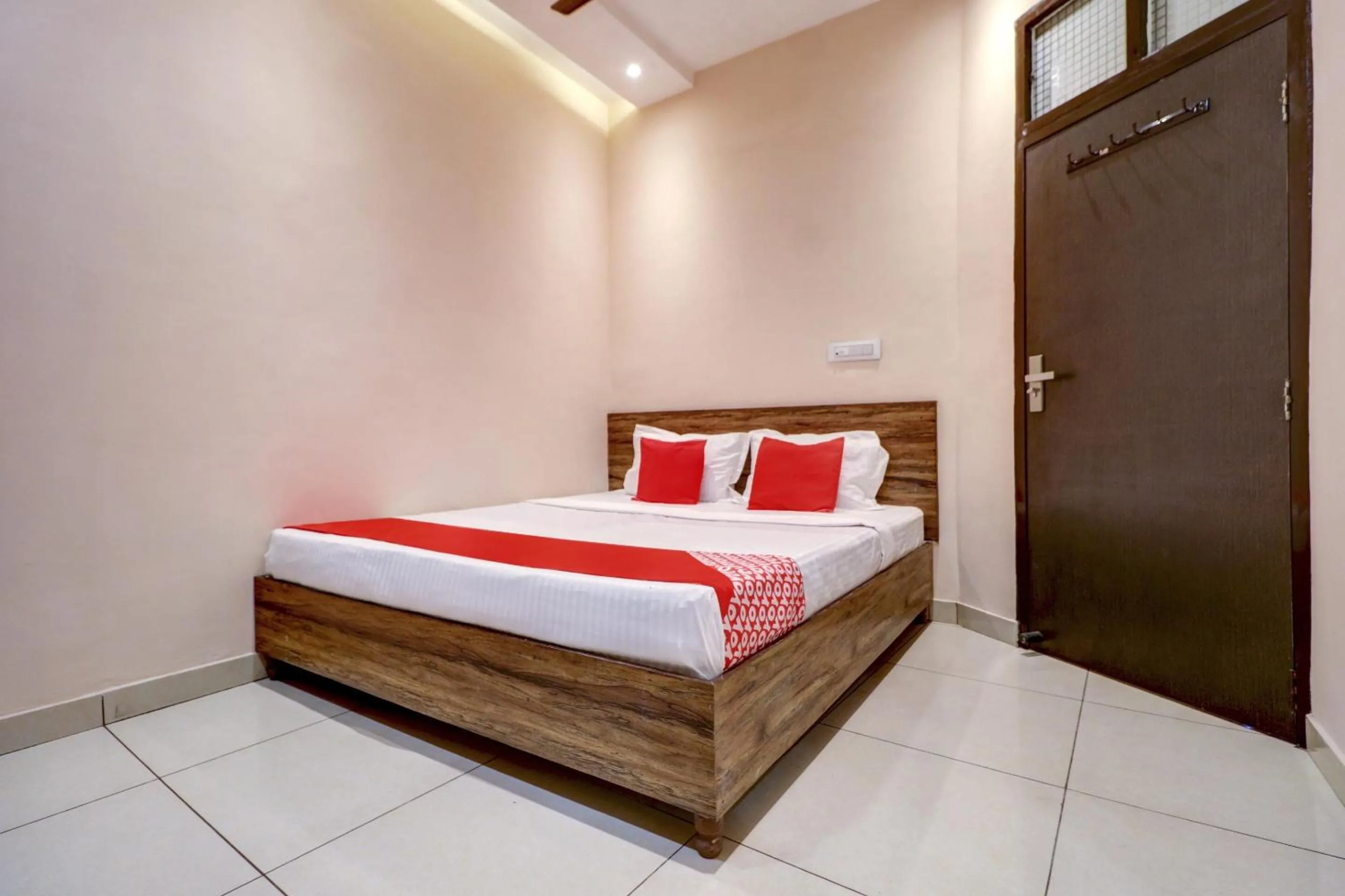 Bedroom in OYO Flagship 77562 Hotel Kabir