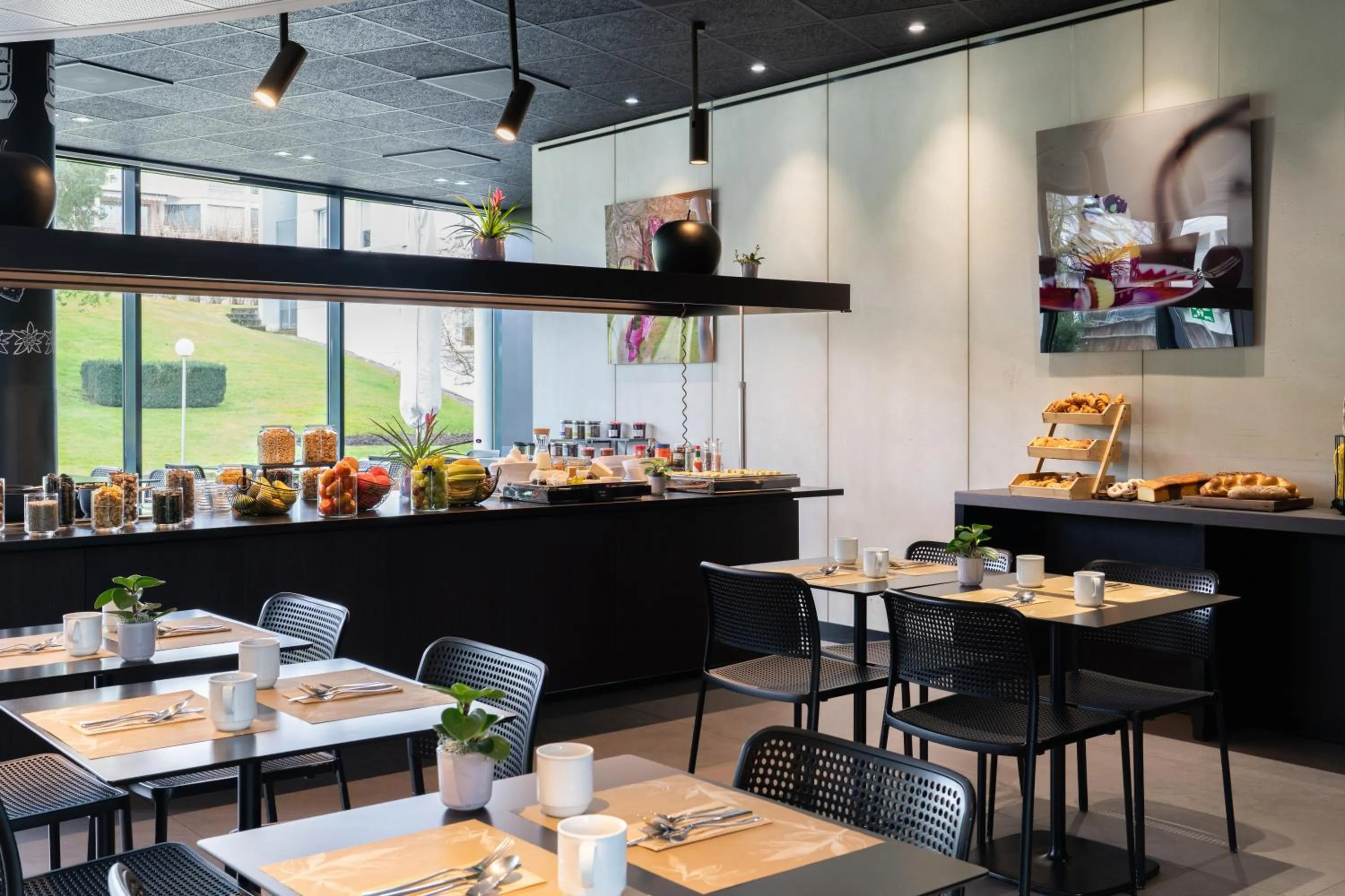 Breakfast in Novotel Suites Genève Aéroport