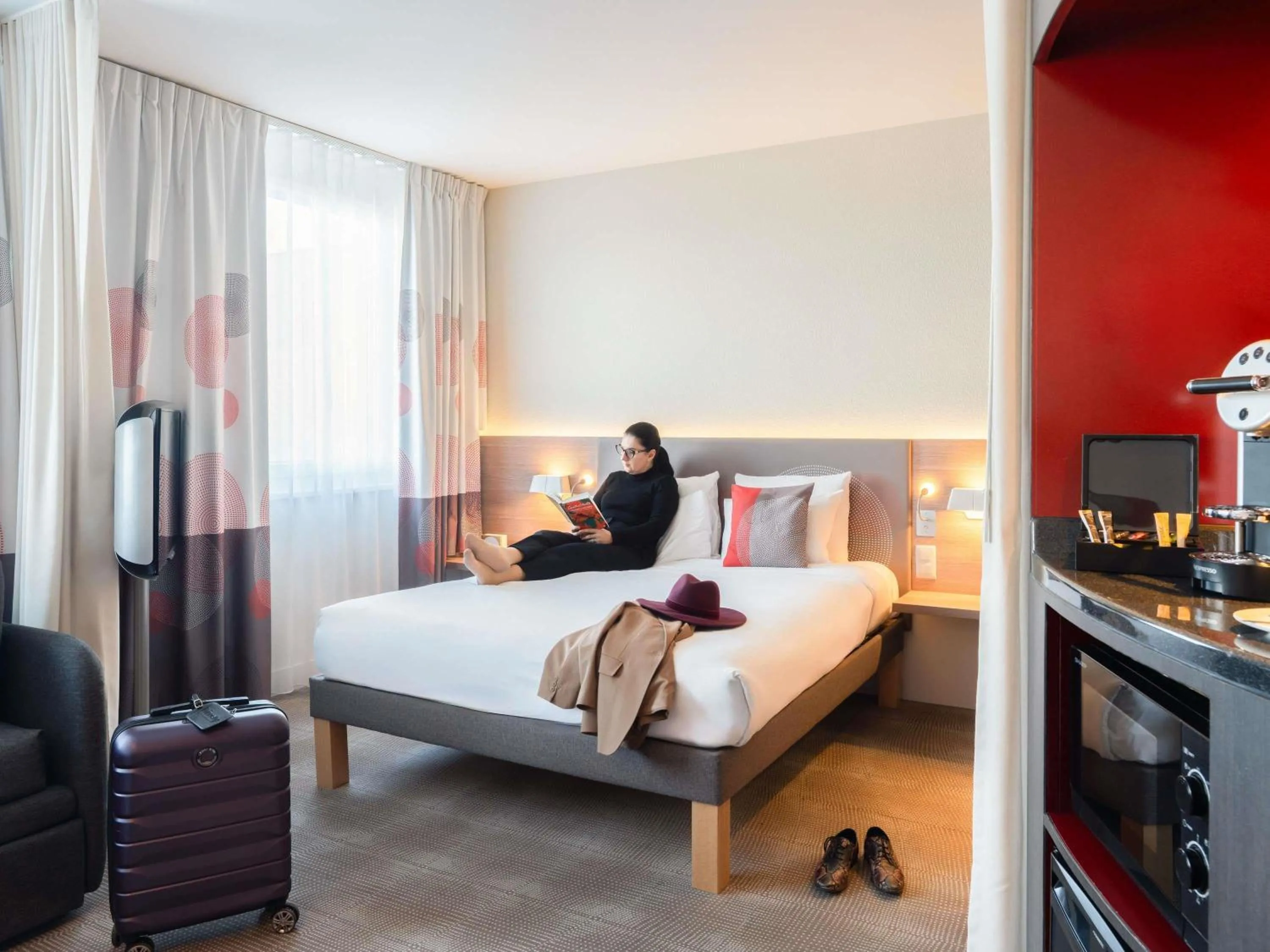 Bedroom, Bed in Novotel Suites Genève Aéroport