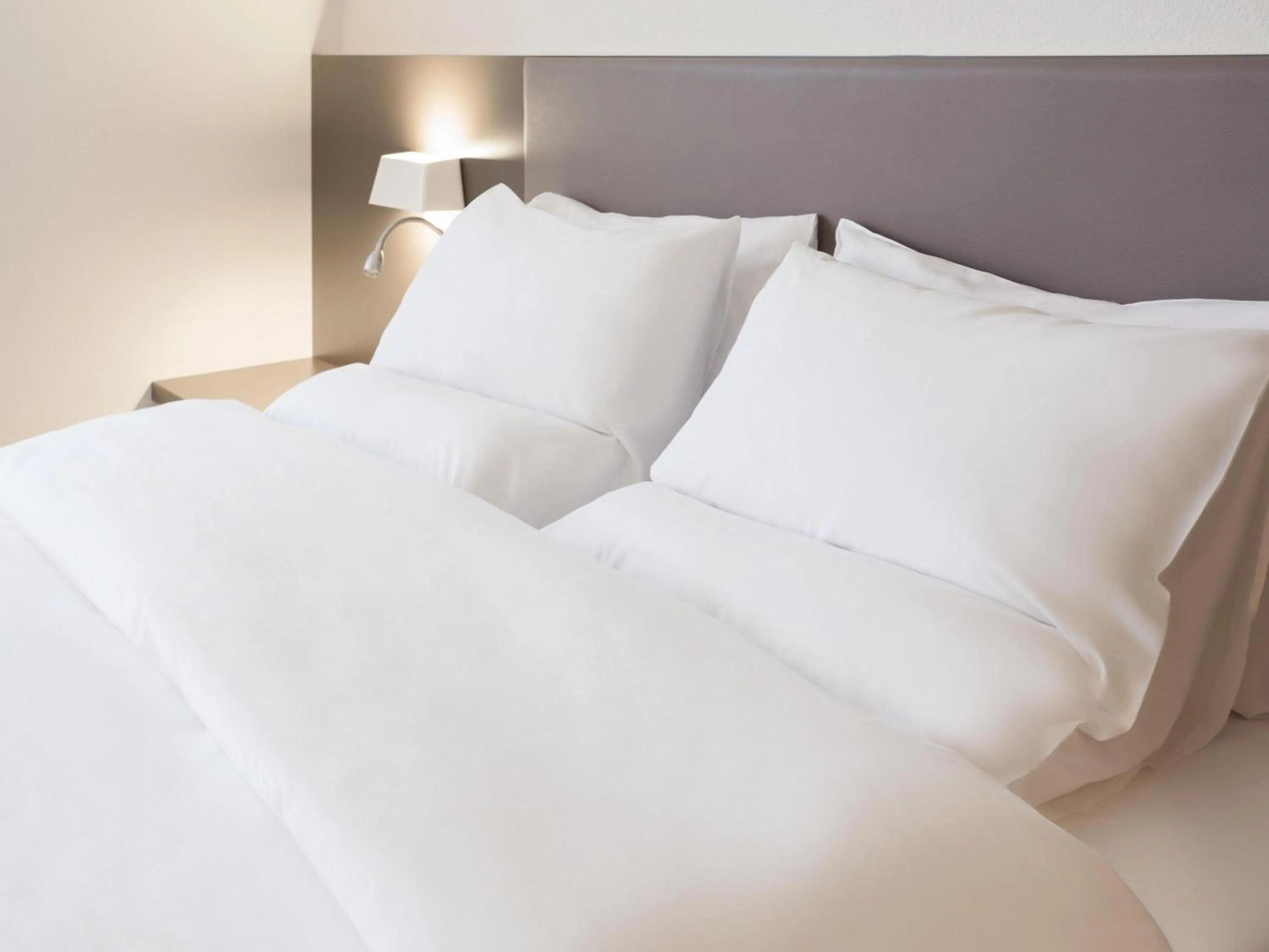 Bedroom, Bed in Novotel Suites Genève Aéroport