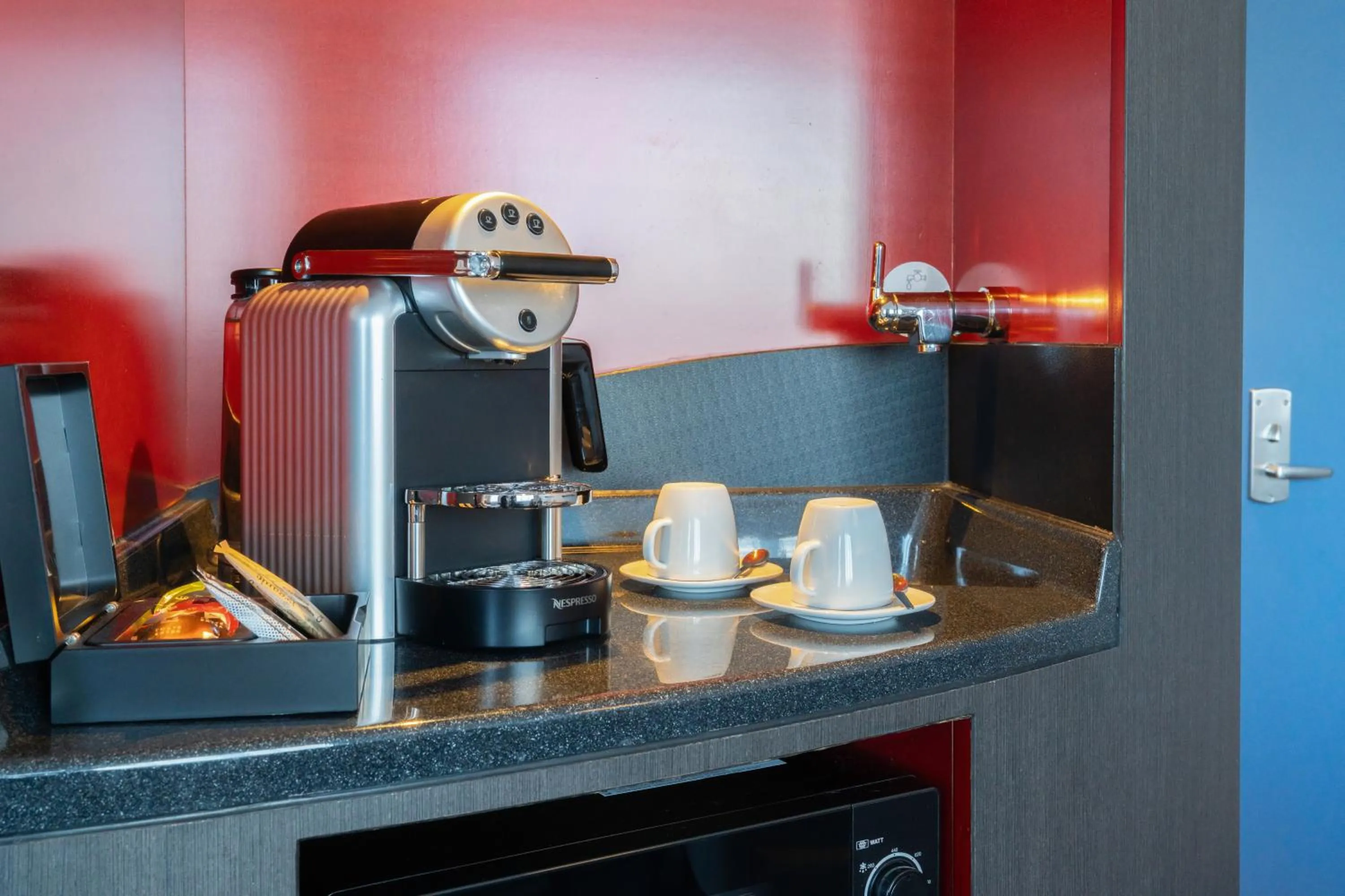 Coffee/tea facilities in Novotel Suites Genève Aéroport