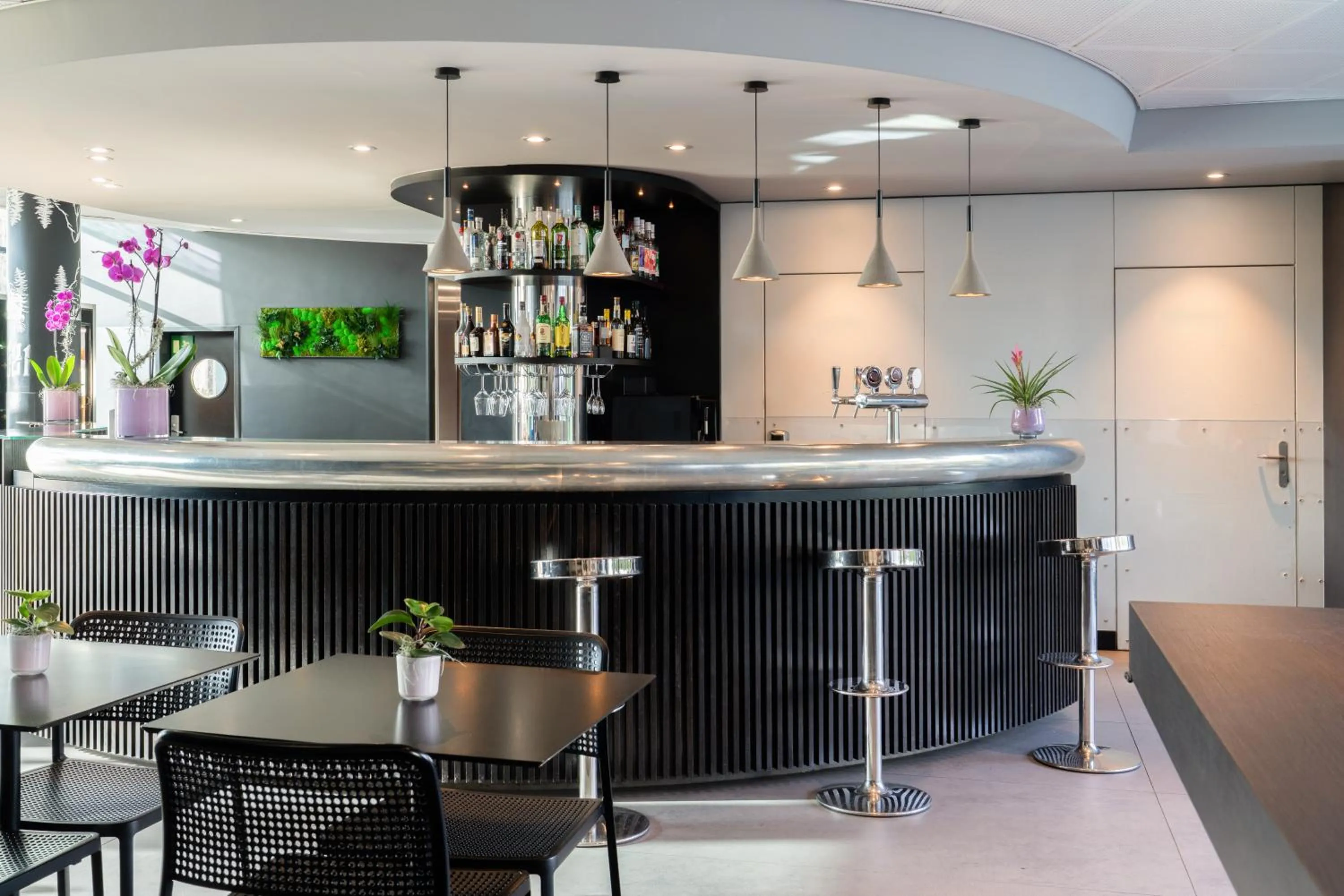 Lobby or reception in Novotel Suites Genève Aéroport