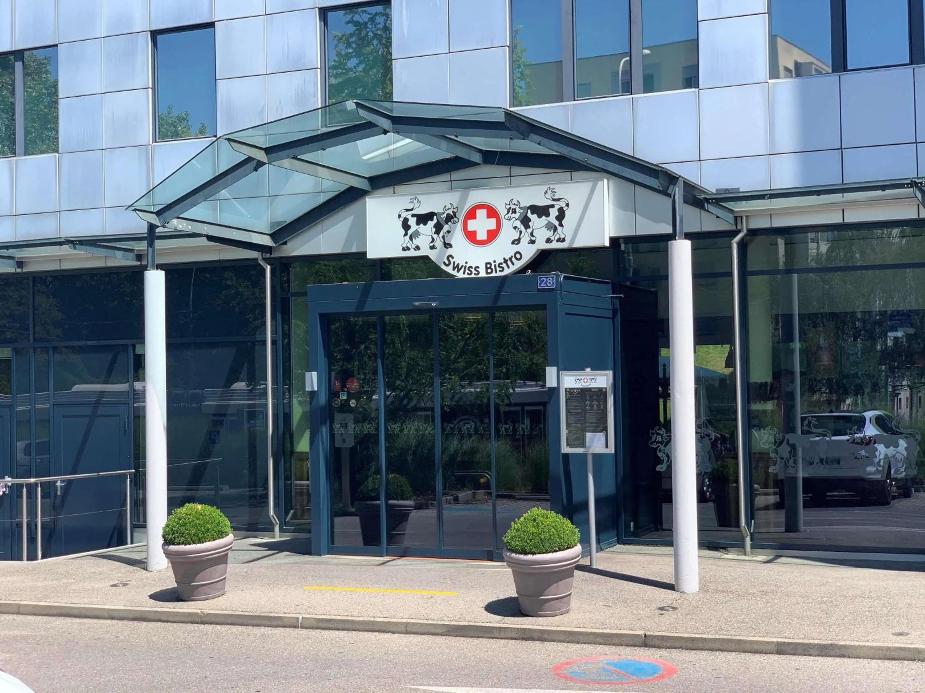 Restaurant/places to eat in Novotel Suites Genève Aéroport