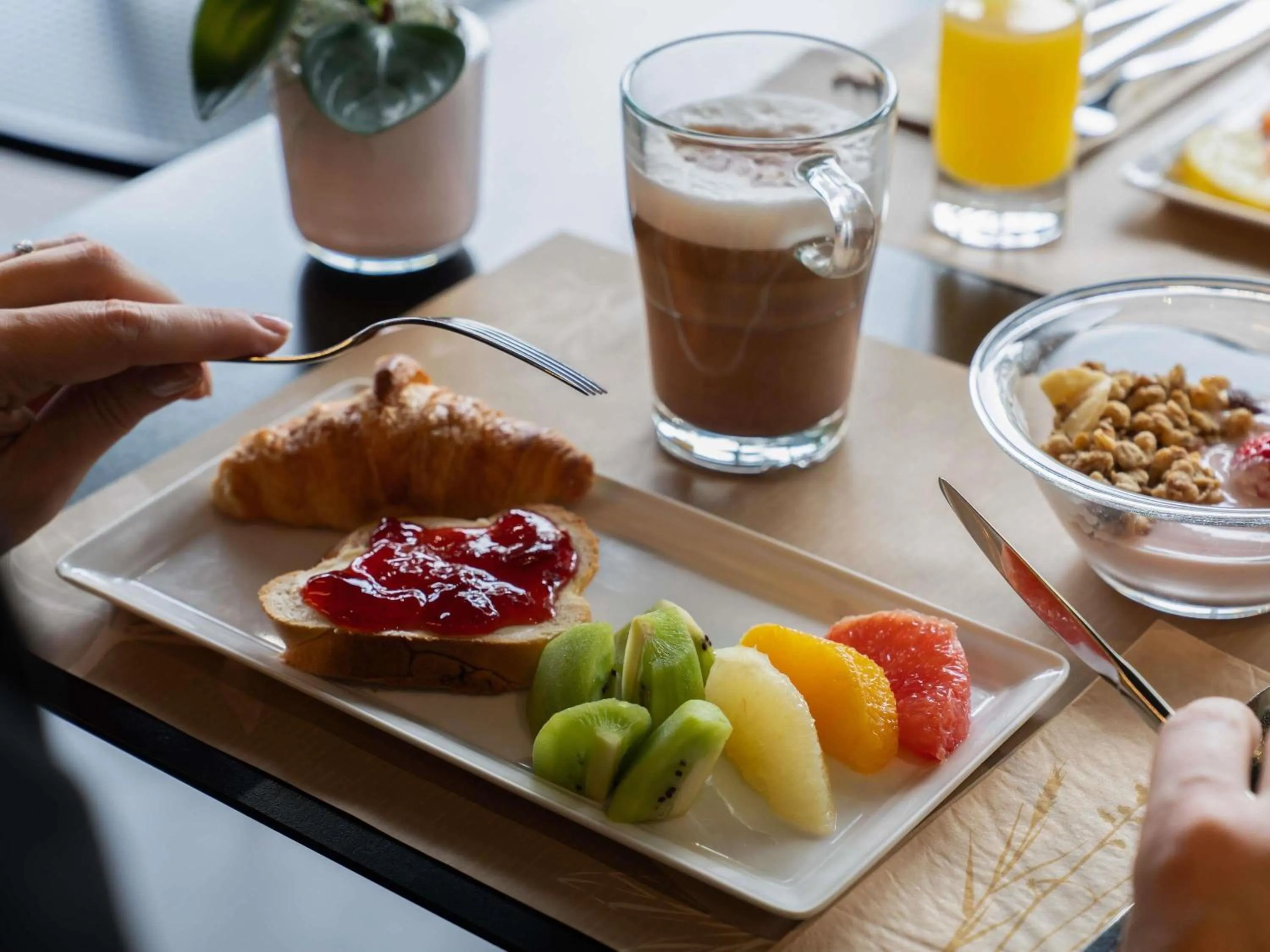 Restaurant/places to eat in Novotel Suites Genève Aéroport