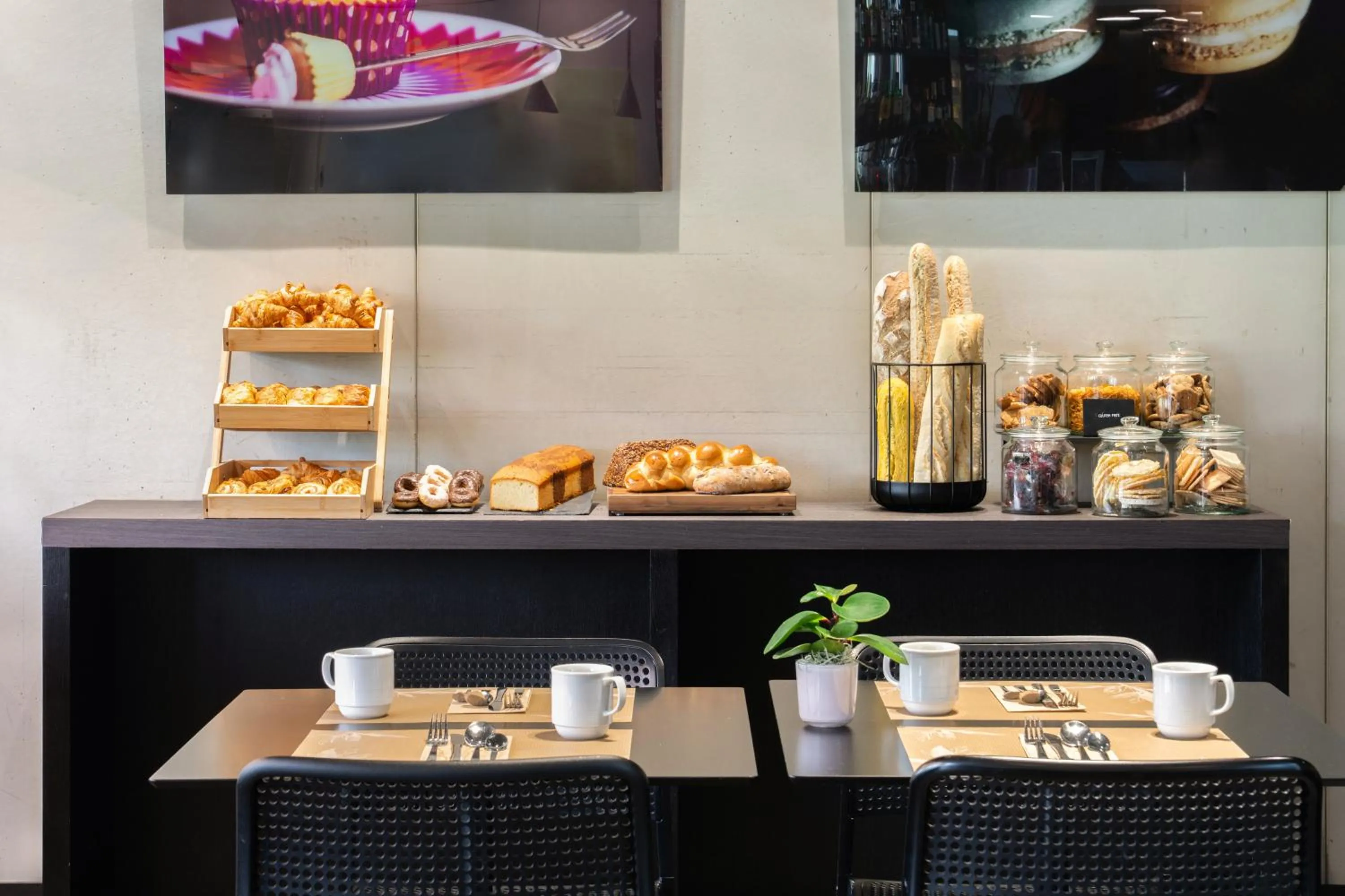 Food and drinks in Novotel Suites Genève Aéroport