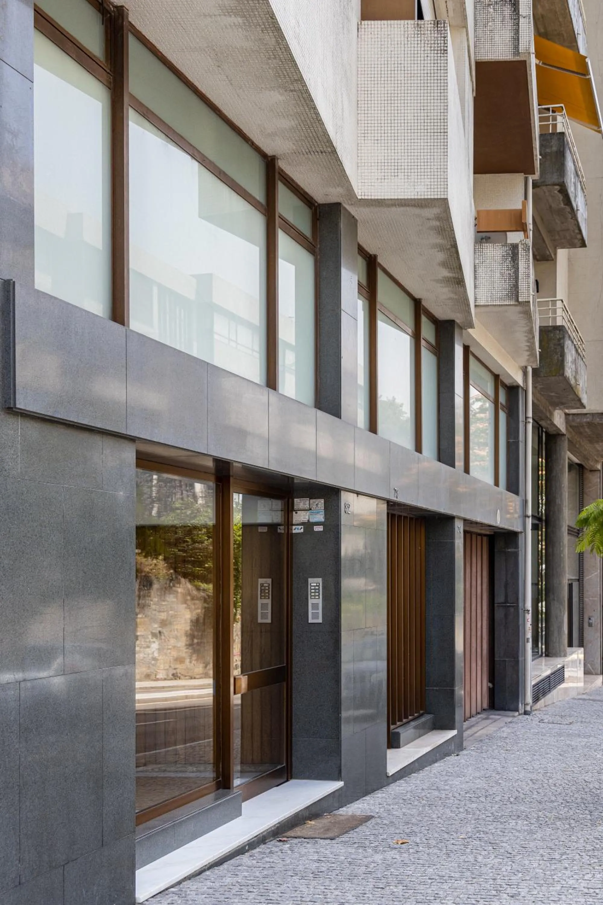 Facade/entrance in Porto Family Home by MP - Renovated