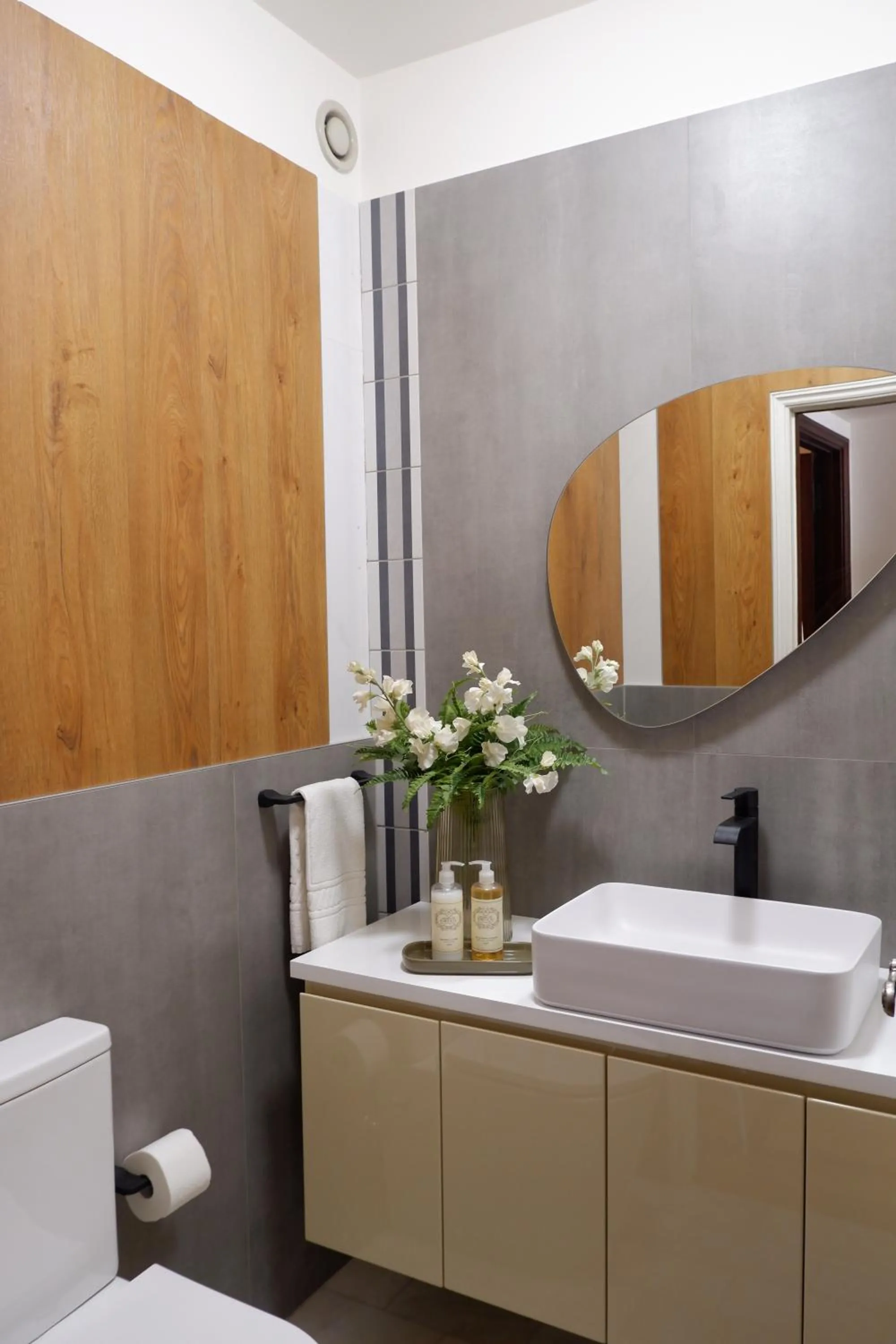 Toilet in Porto Family Home by MP - Renovated