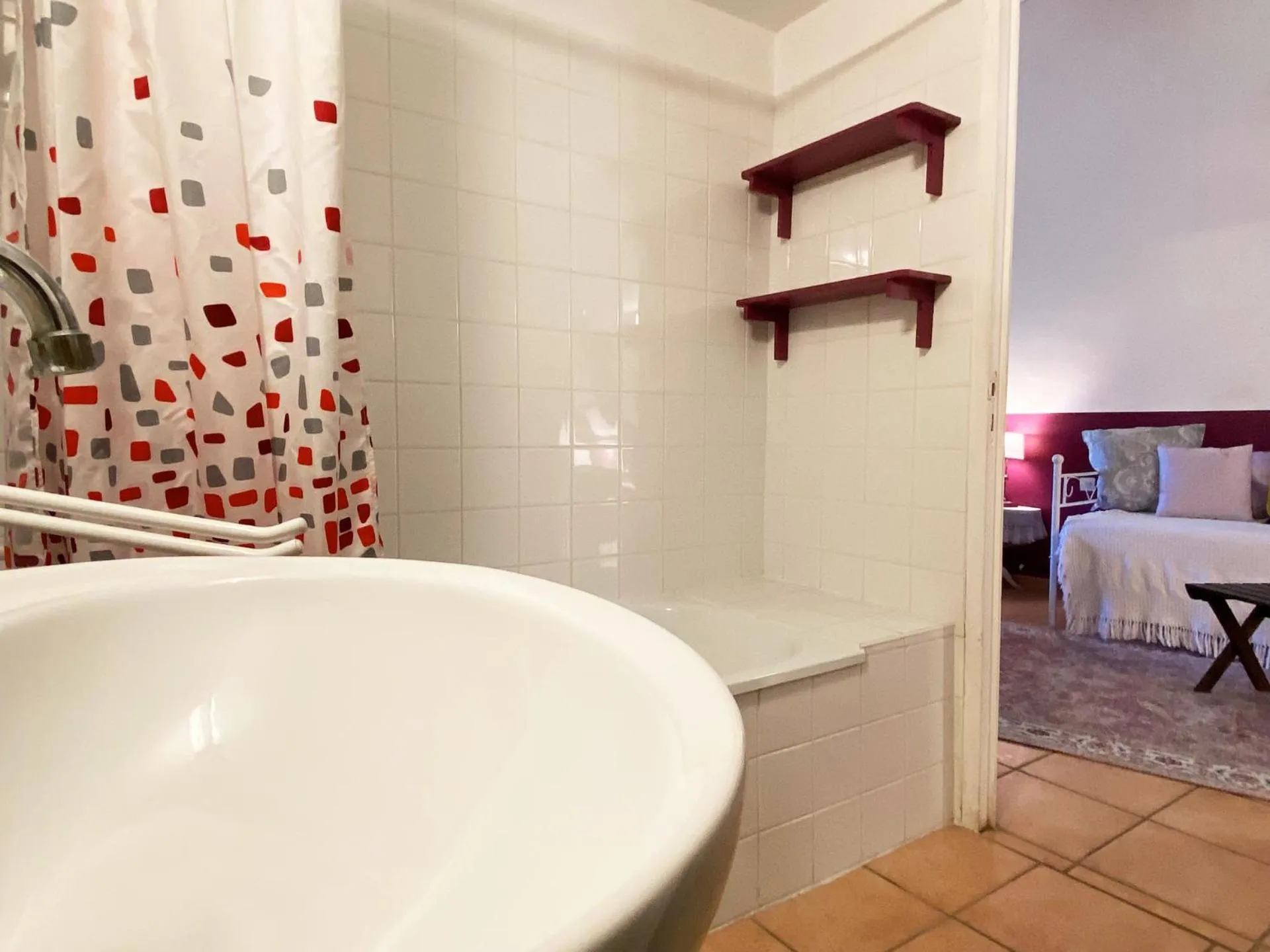 Bathroom in Orangerie de Cardet - Maison d'hôtes - B&B