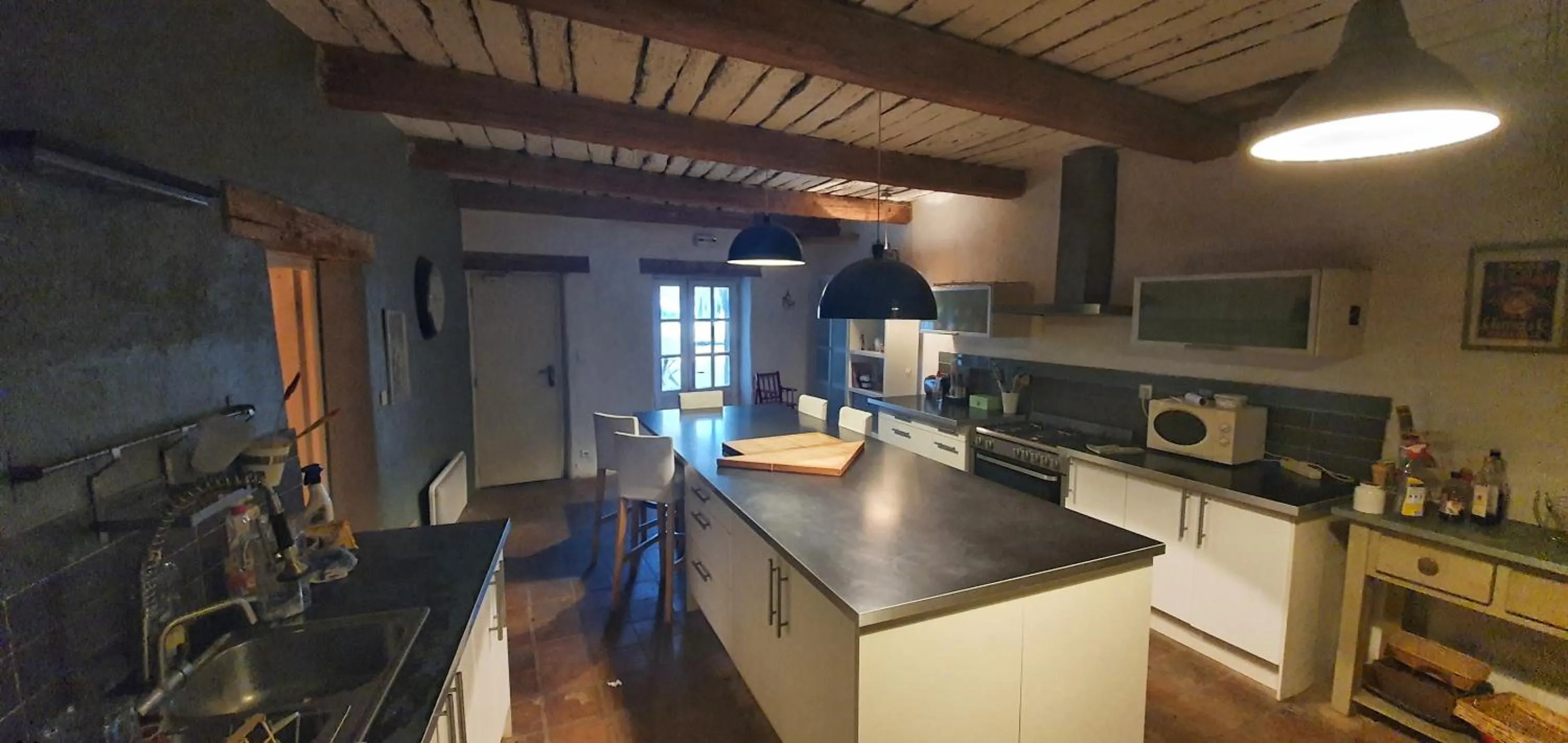 Communal kitchen in Orangerie de Cardet - Maison d'hôtes - B&B
