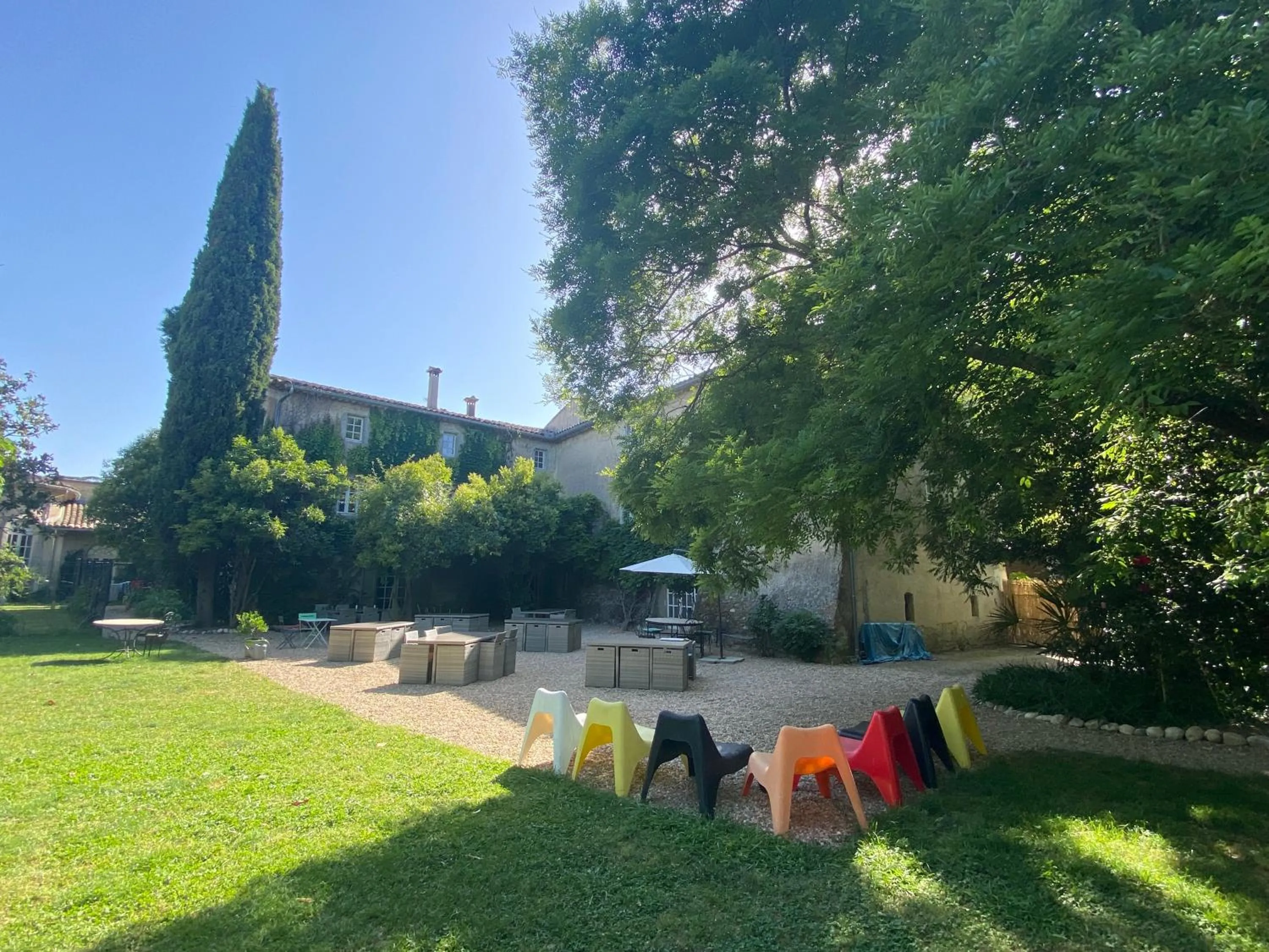 Property building in Orangerie de Cardet - Maison d'hôtes - B&B