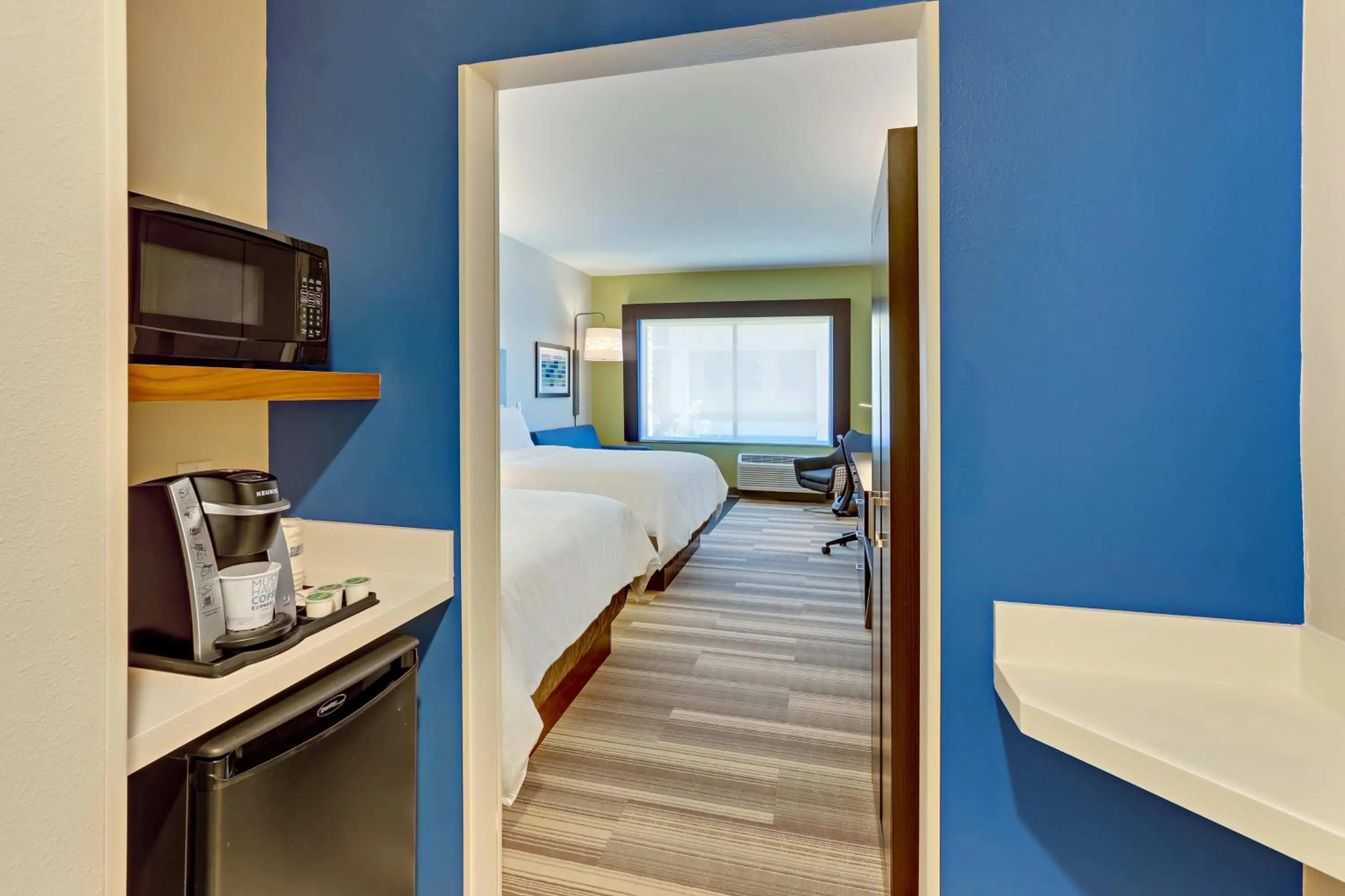 Bedroom, Bed in Holiday Inn Express & Suites - Winston - Salem SW - Clemmons by IHG