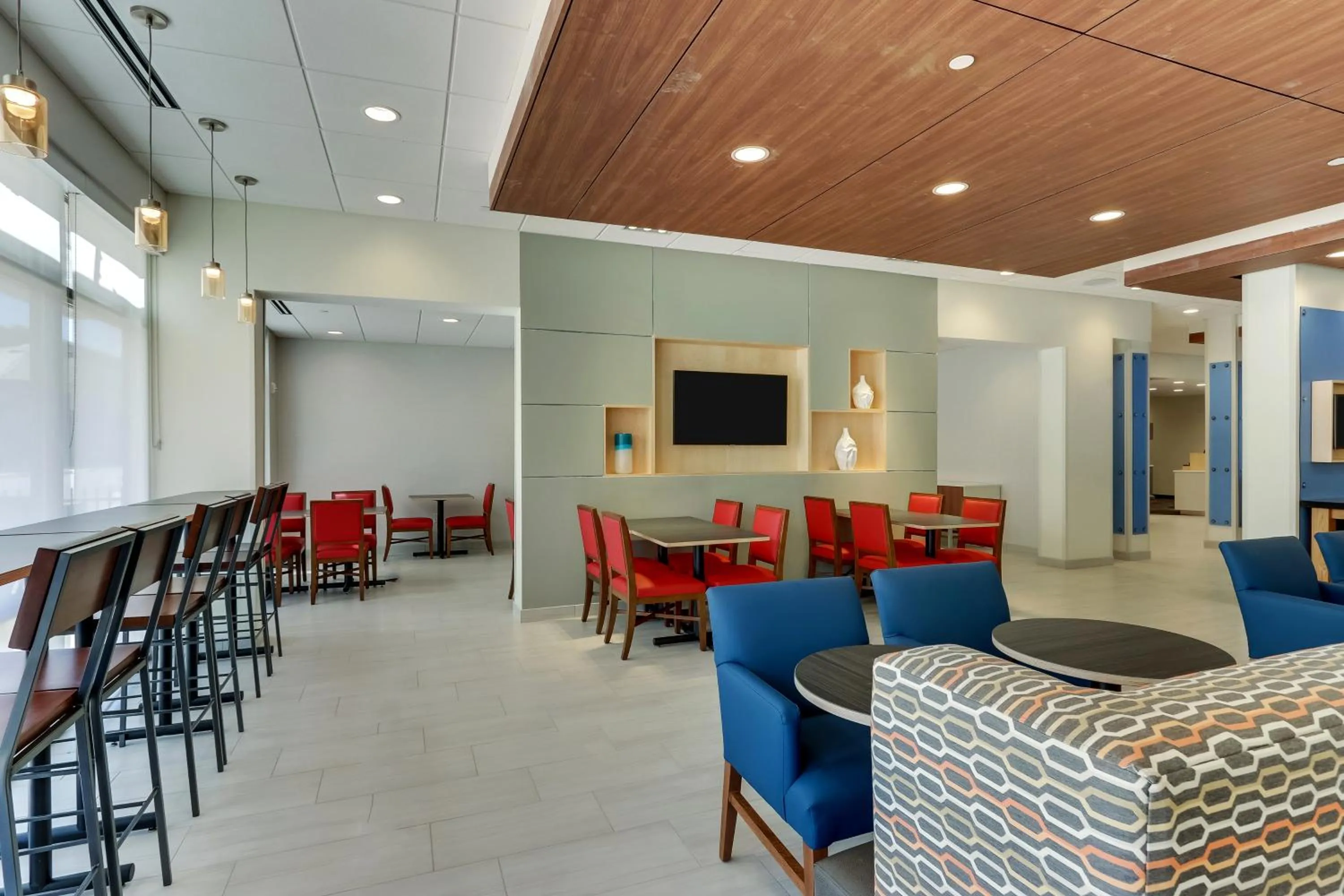 Lobby or reception in Holiday Inn Express & Suites - Winston - Salem SW - Clemmons by IHG