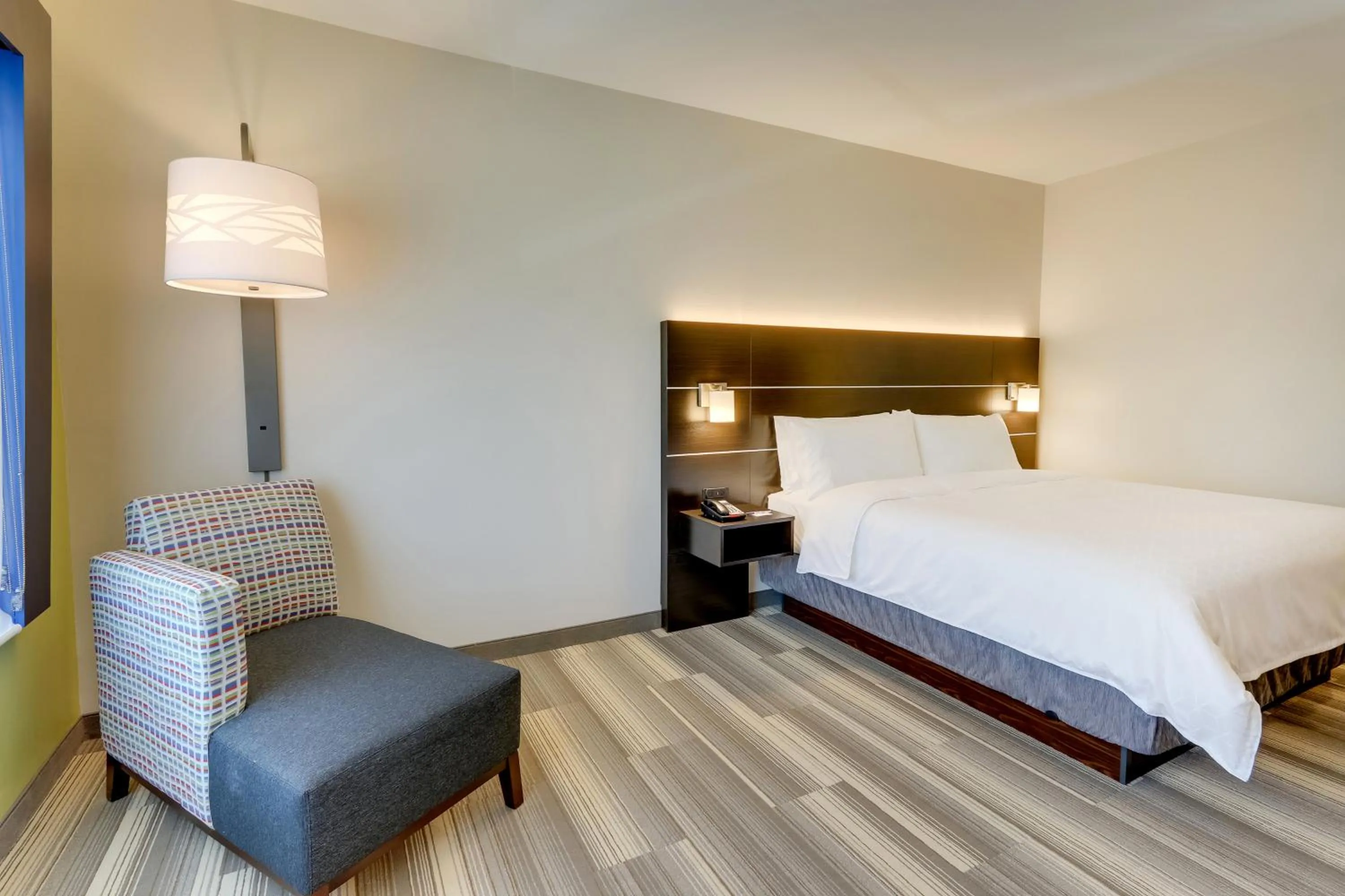 Bedroom, Bed in Holiday Inn Express & Suites - Winston - Salem SW - Clemmons by IHG