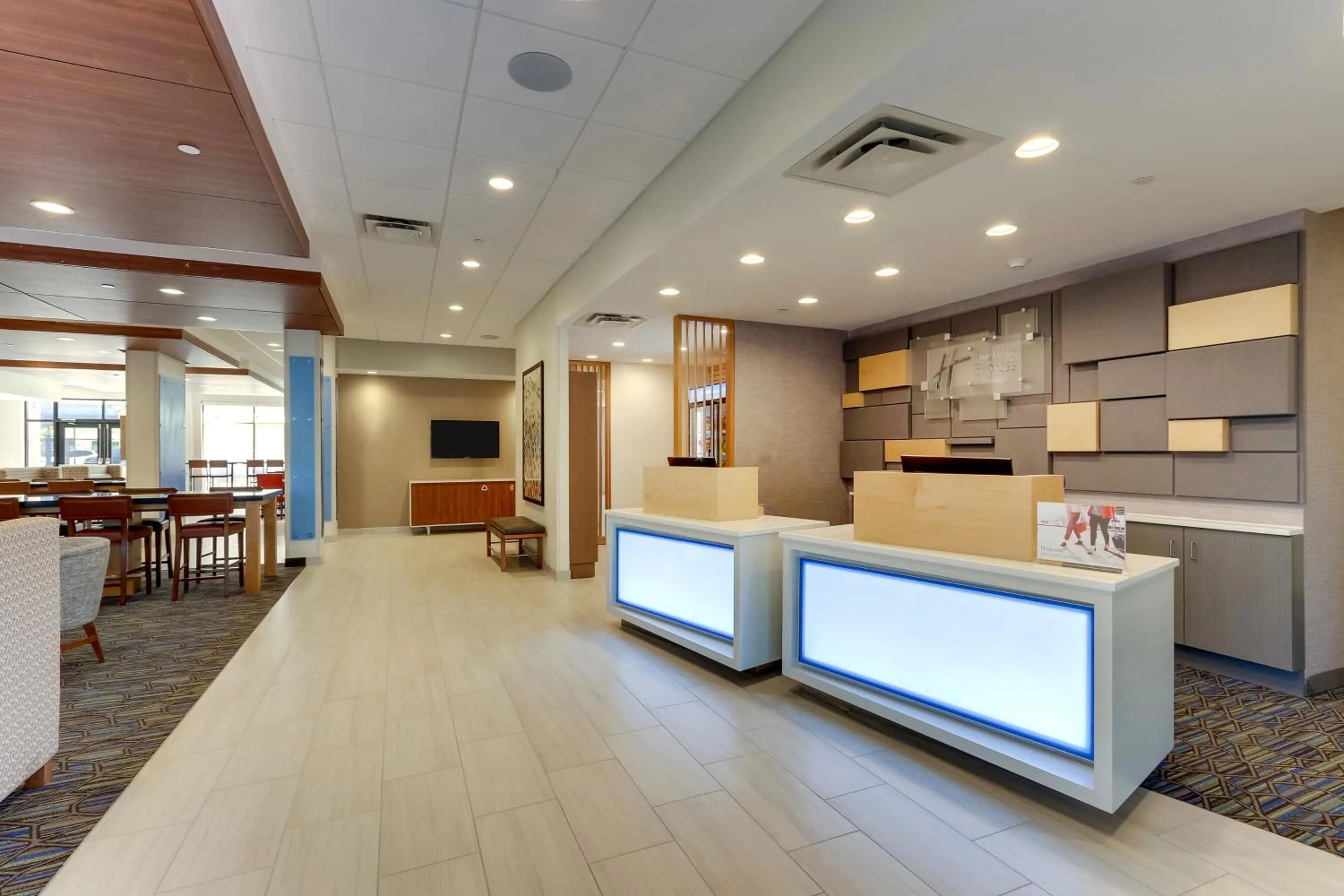 Lobby or reception in Holiday Inn Express & Suites - Winston - Salem SW - Clemmons by IHG