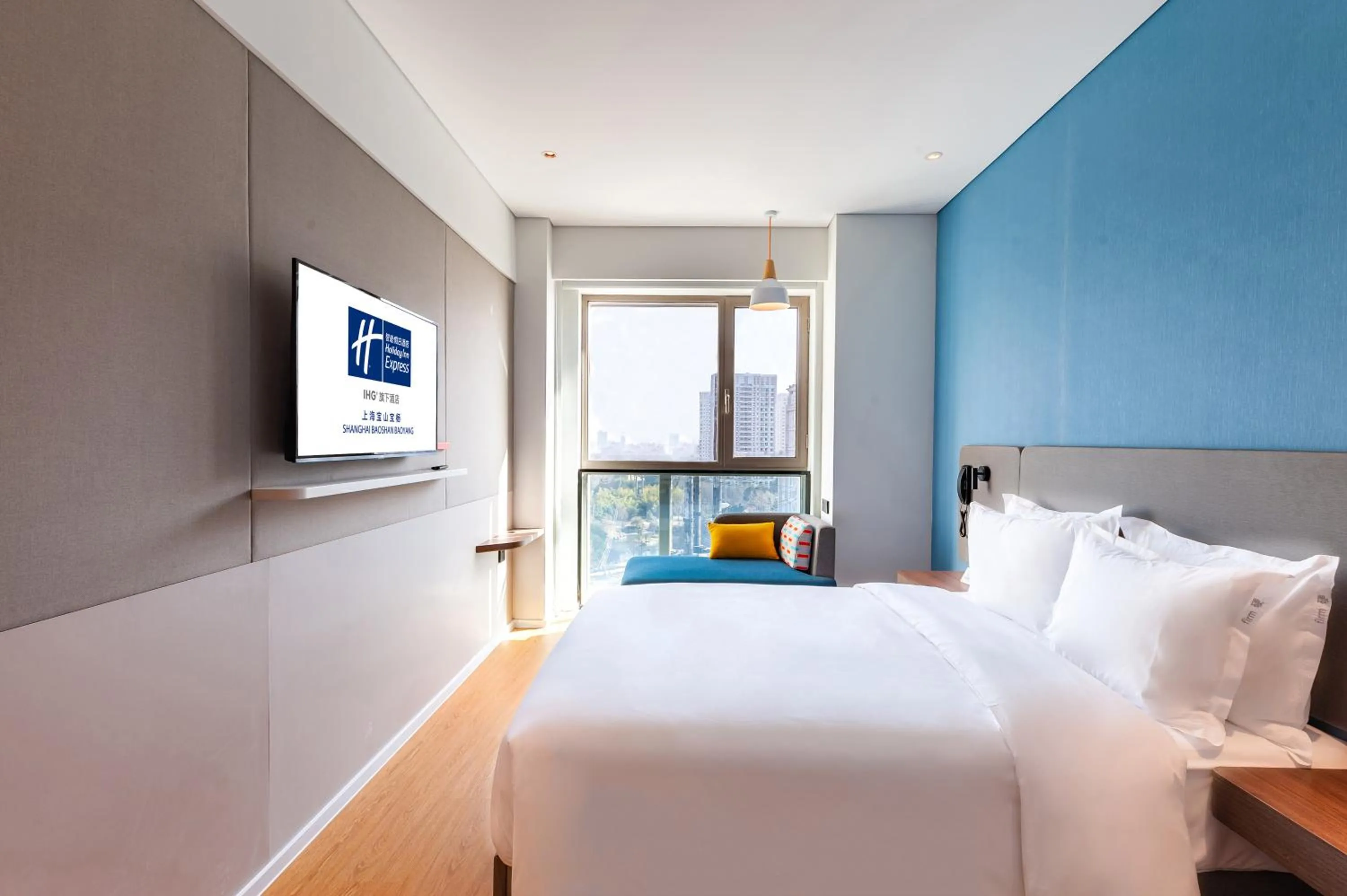 Bed in Holiday Inn Express Shanghai Baoyang by IHG