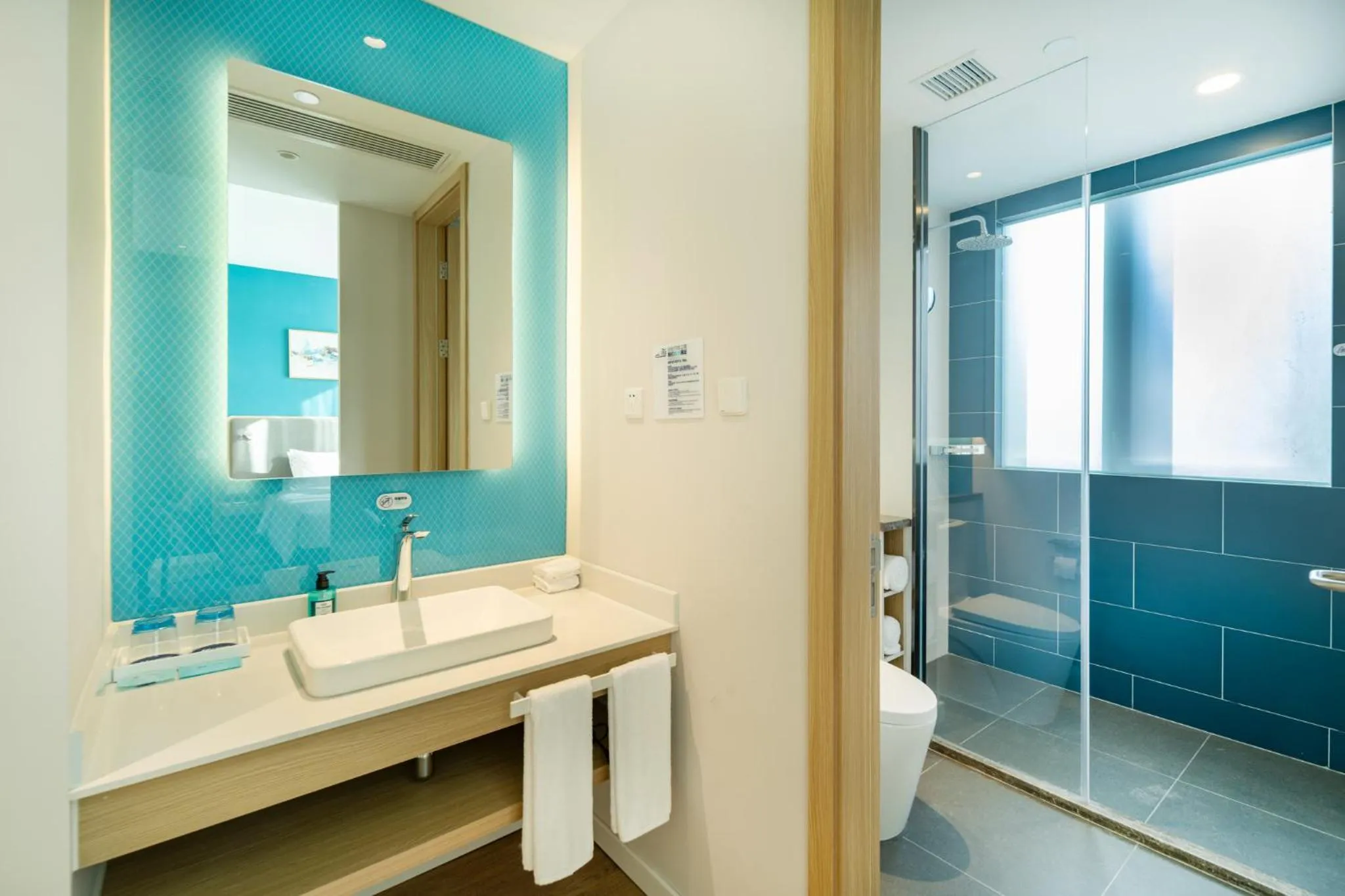 Shower in Holiday Inn Express Shanghai Pudong Zhangjiang by IHG - 20 minutes to New International Expo Center and Disneyland
