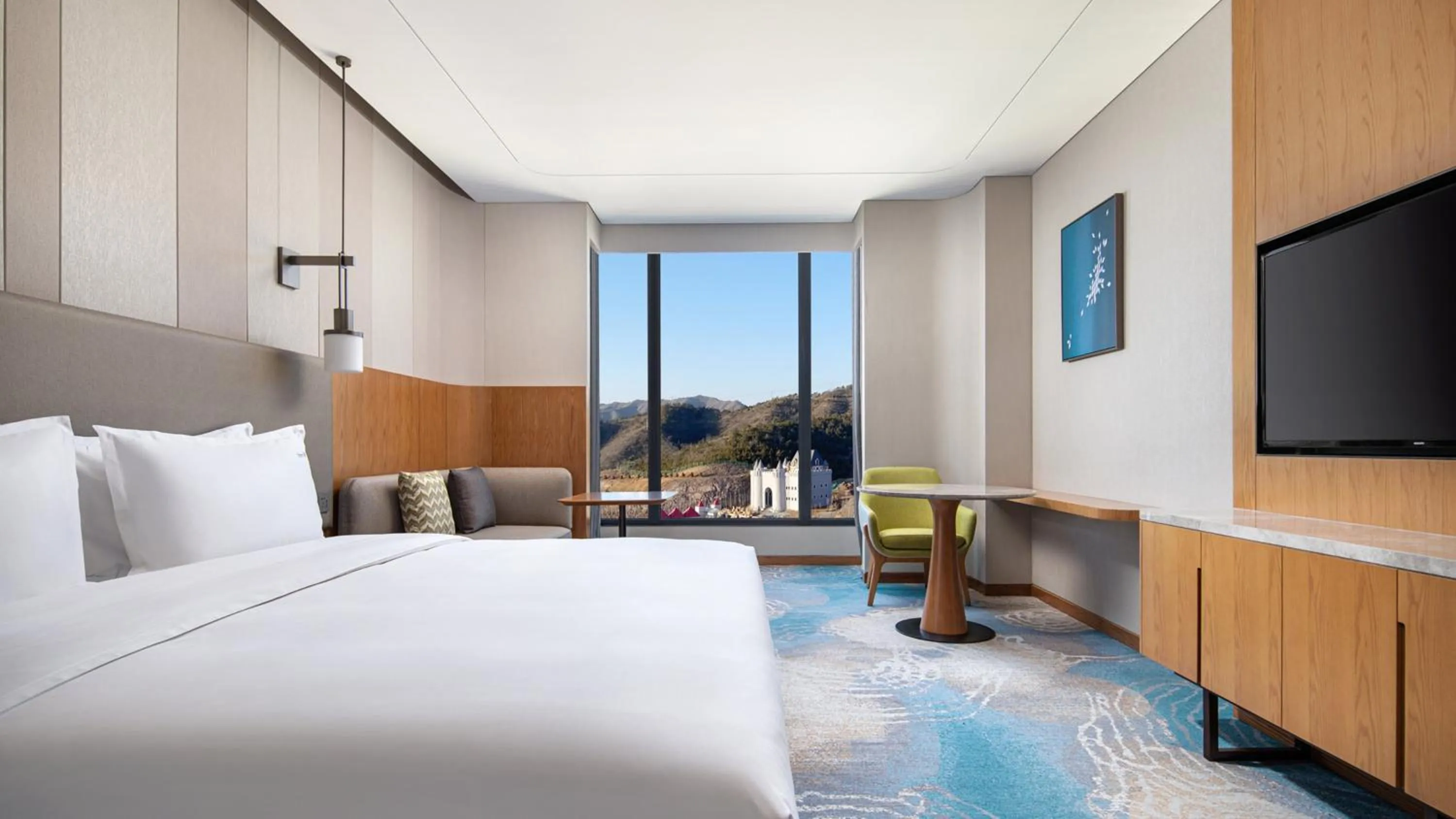 Photo of the whole room, Bed in Holiday Inn Chengde Park View by IHG