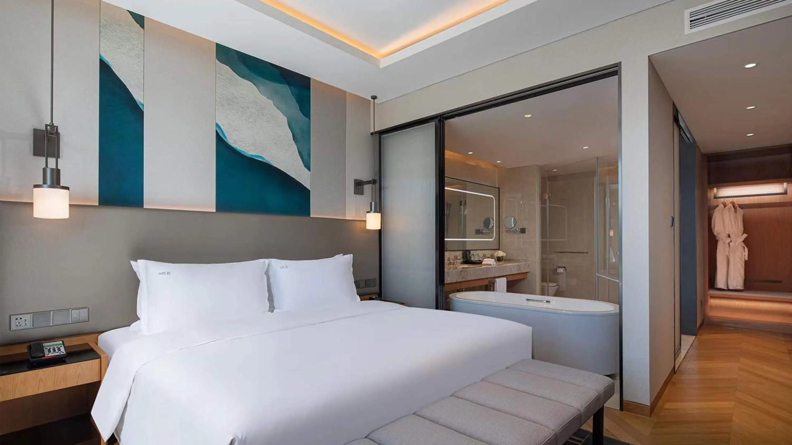 Photo of the whole room, Bed in Holiday Inn Chengde Park View by IHG