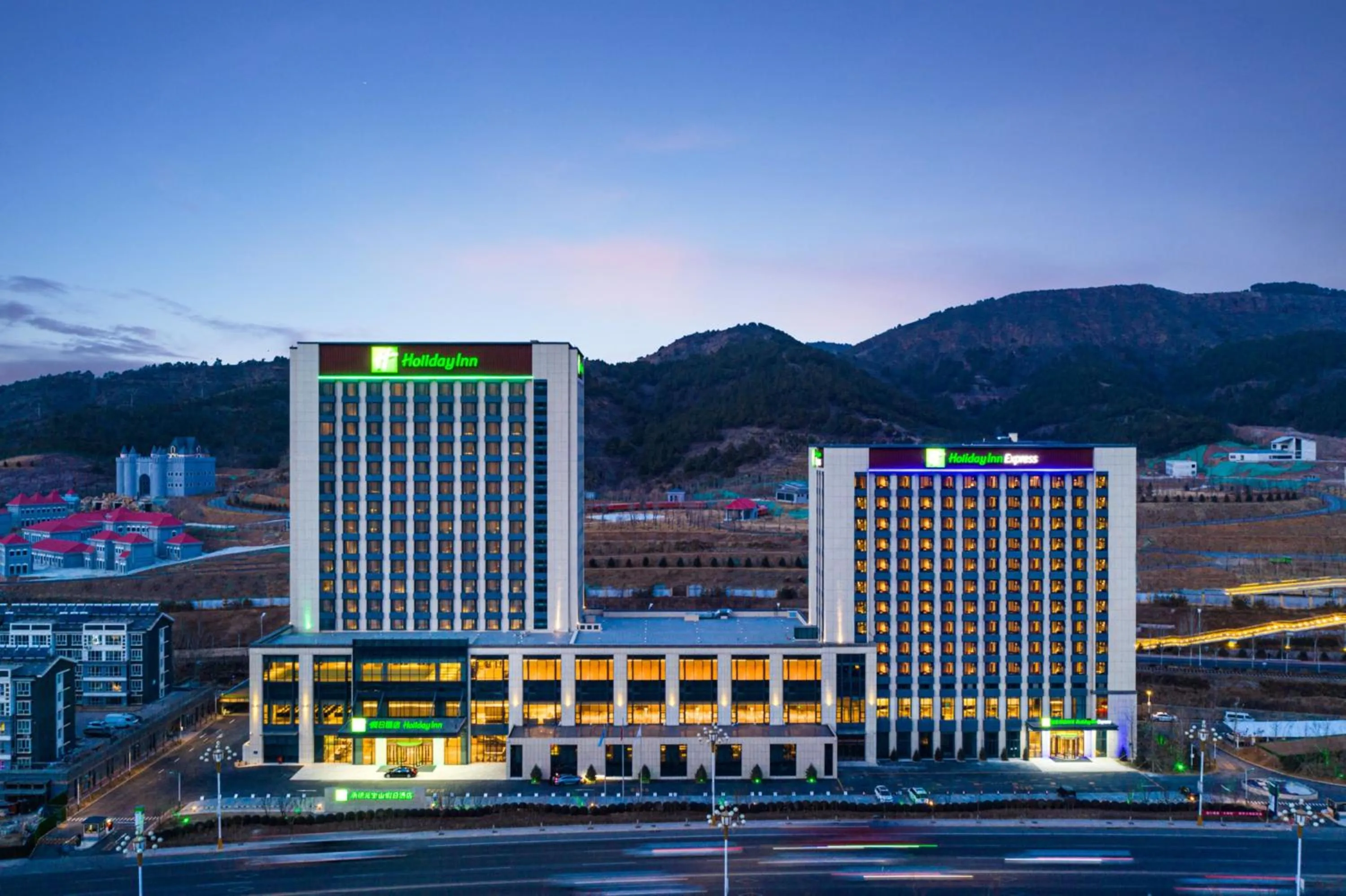 Property building in Holiday Inn Chengde Park View by IHG