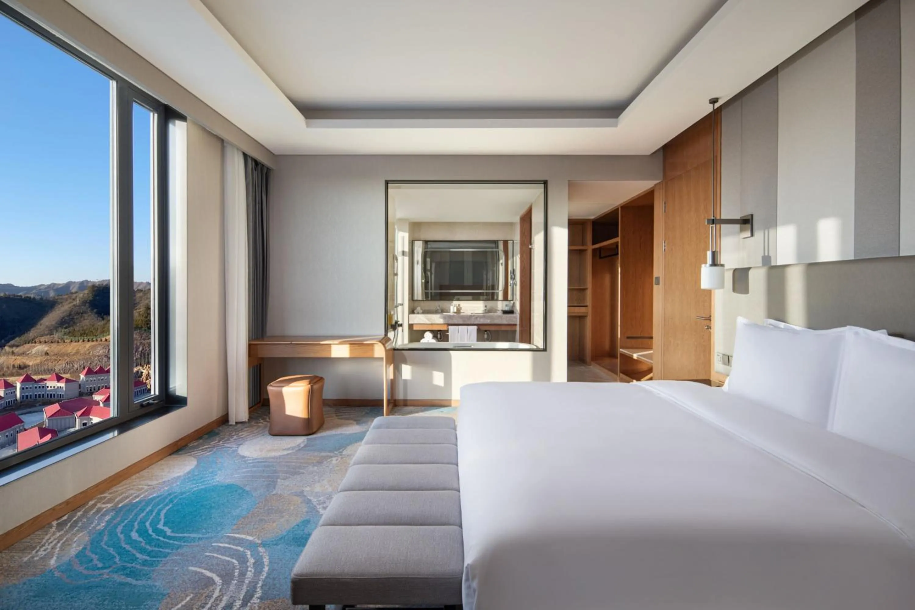 Photo of the whole room, Bed in Holiday Inn Chengde Park View by IHG