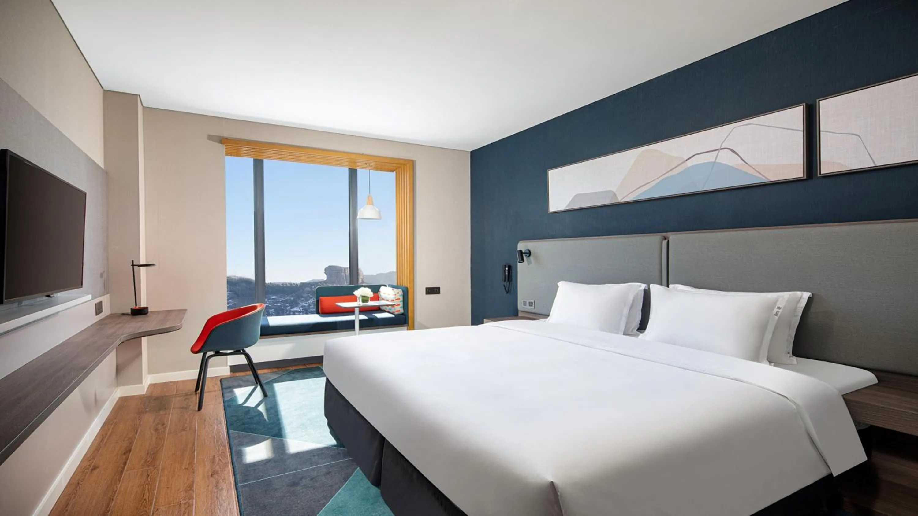 Photo of the whole room, Bed in Holiday Inn Express Chengde Park View by IHG