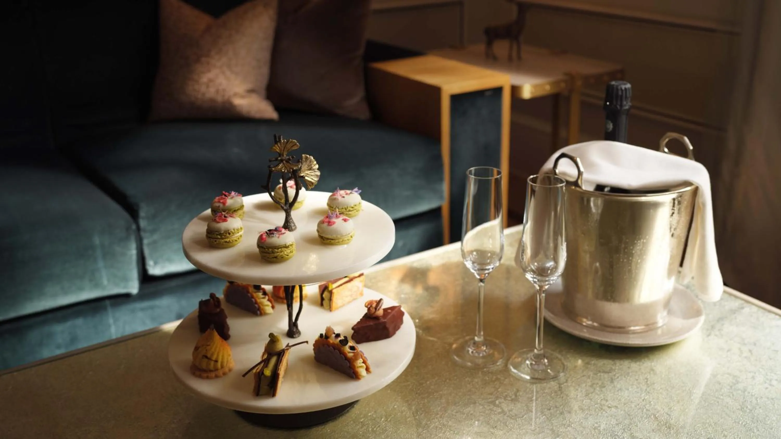 Food and drinks in Mandarin Oriental Hyde Park, London