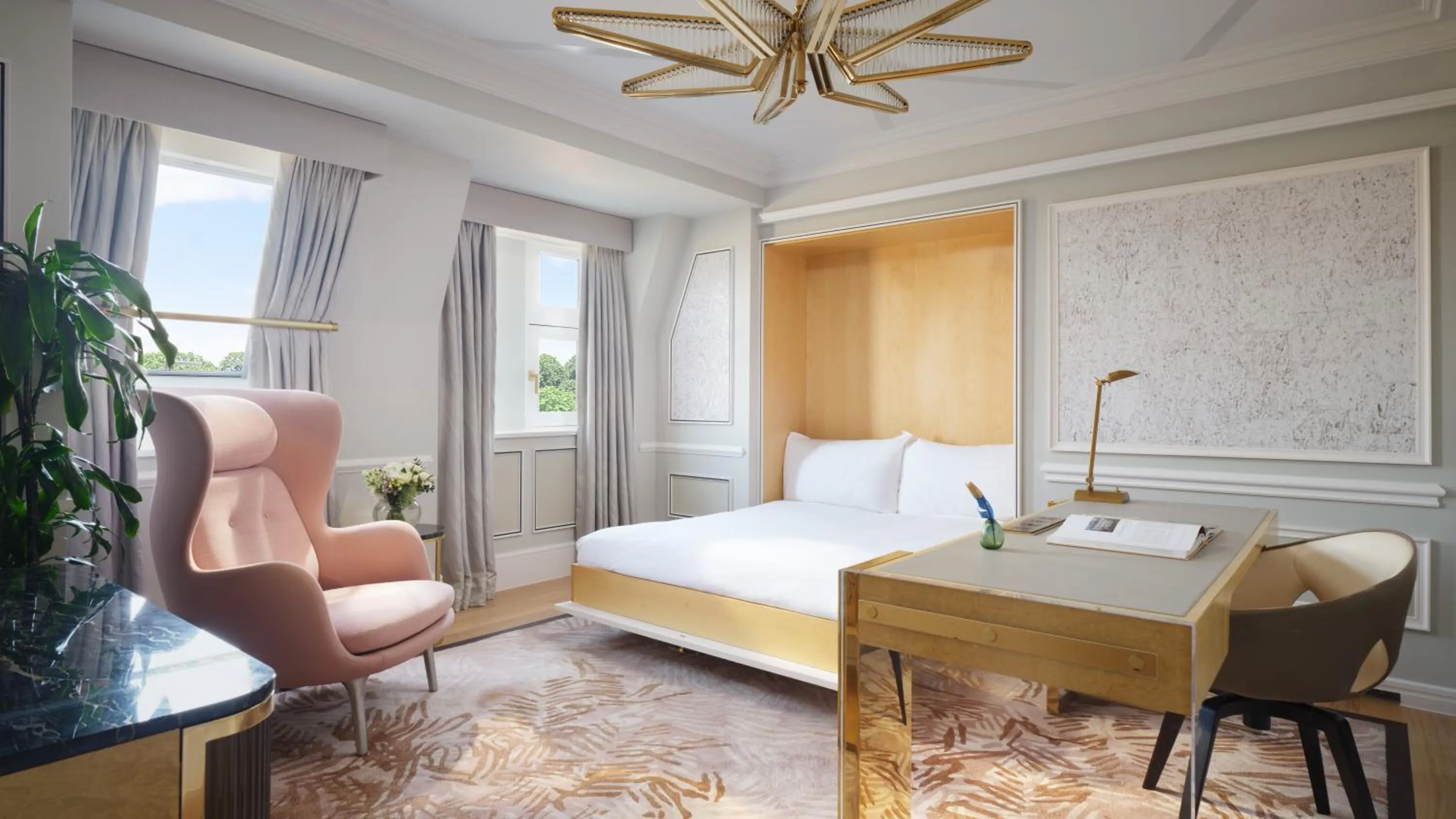 Bed in Mandarin Oriental Hyde Park, London