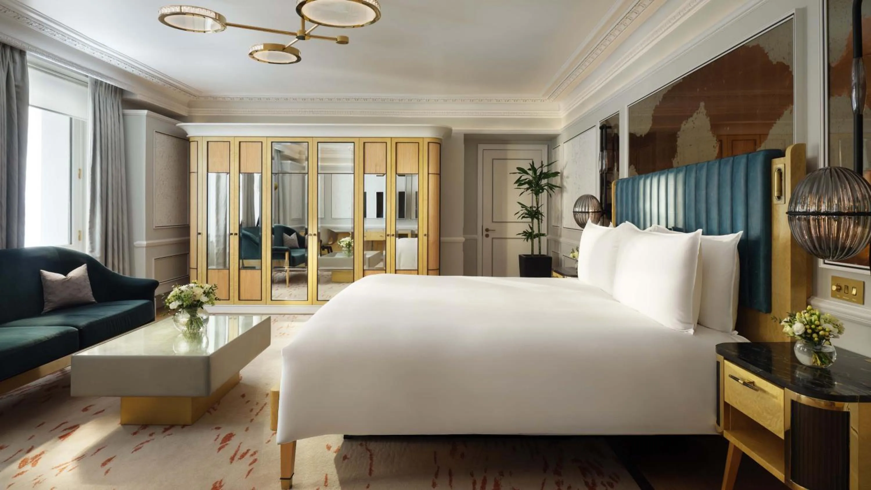 Photo of the whole room, Bed in Mandarin Oriental Hyde Park, London
