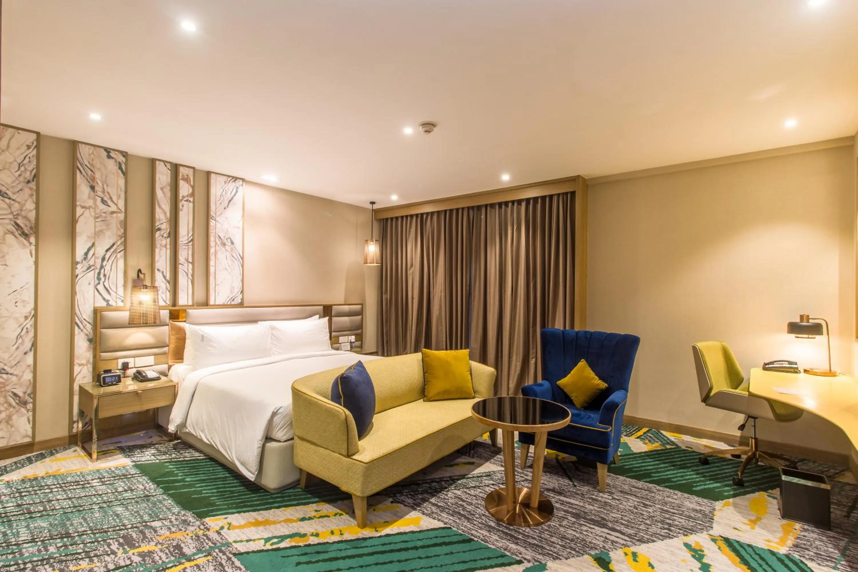 Photo of the whole room, Bed in Holiday Inn Chandigarh Zirakpur by IHG